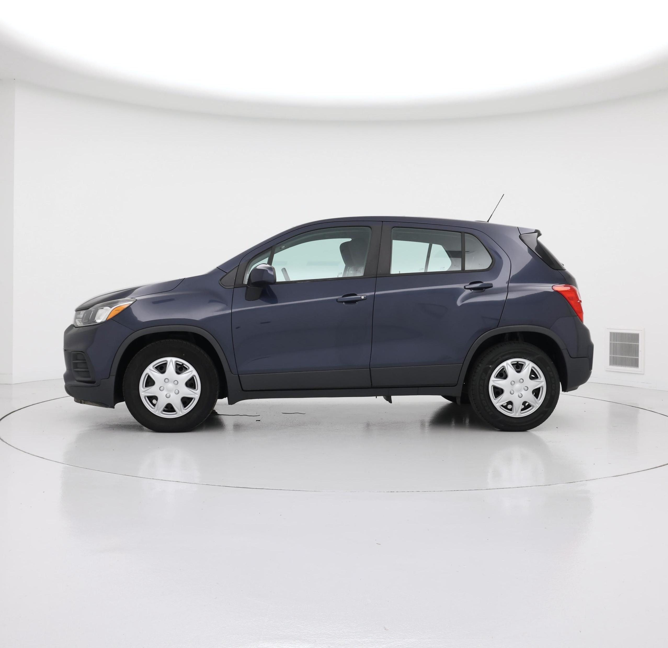 Thumbnail: 2018 Chevrolet Trax - 3