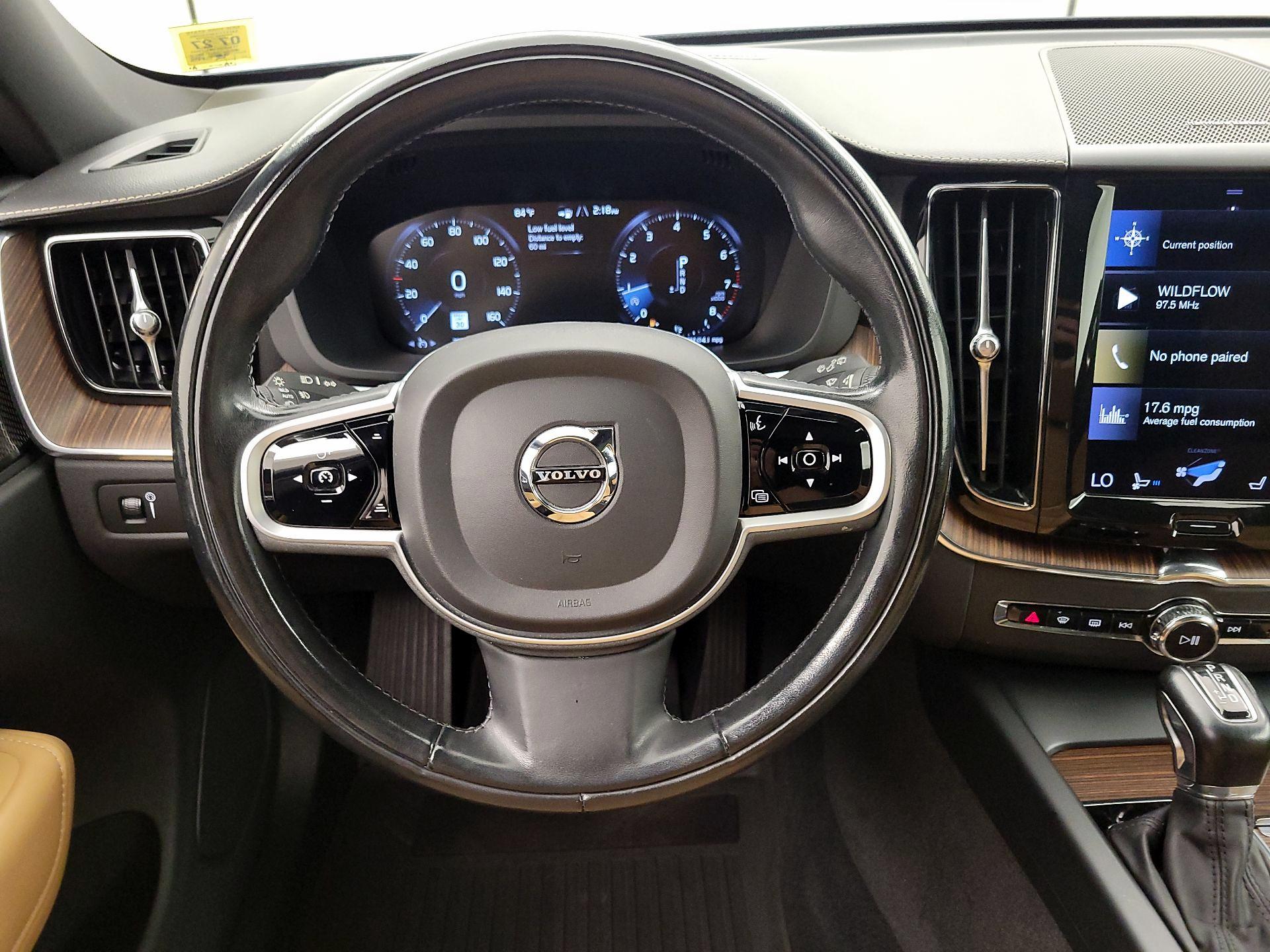 Thumbnail: 2021 Volvo XC60 - 10