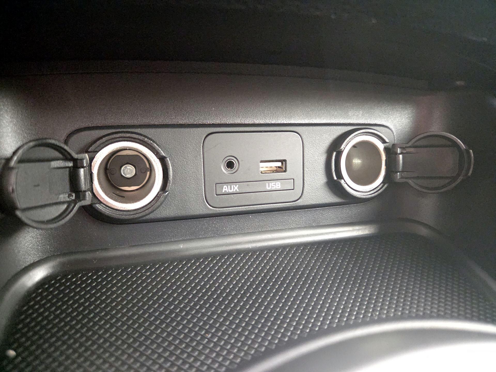 Thumbnail: 2016 Kia Sportage - 17
