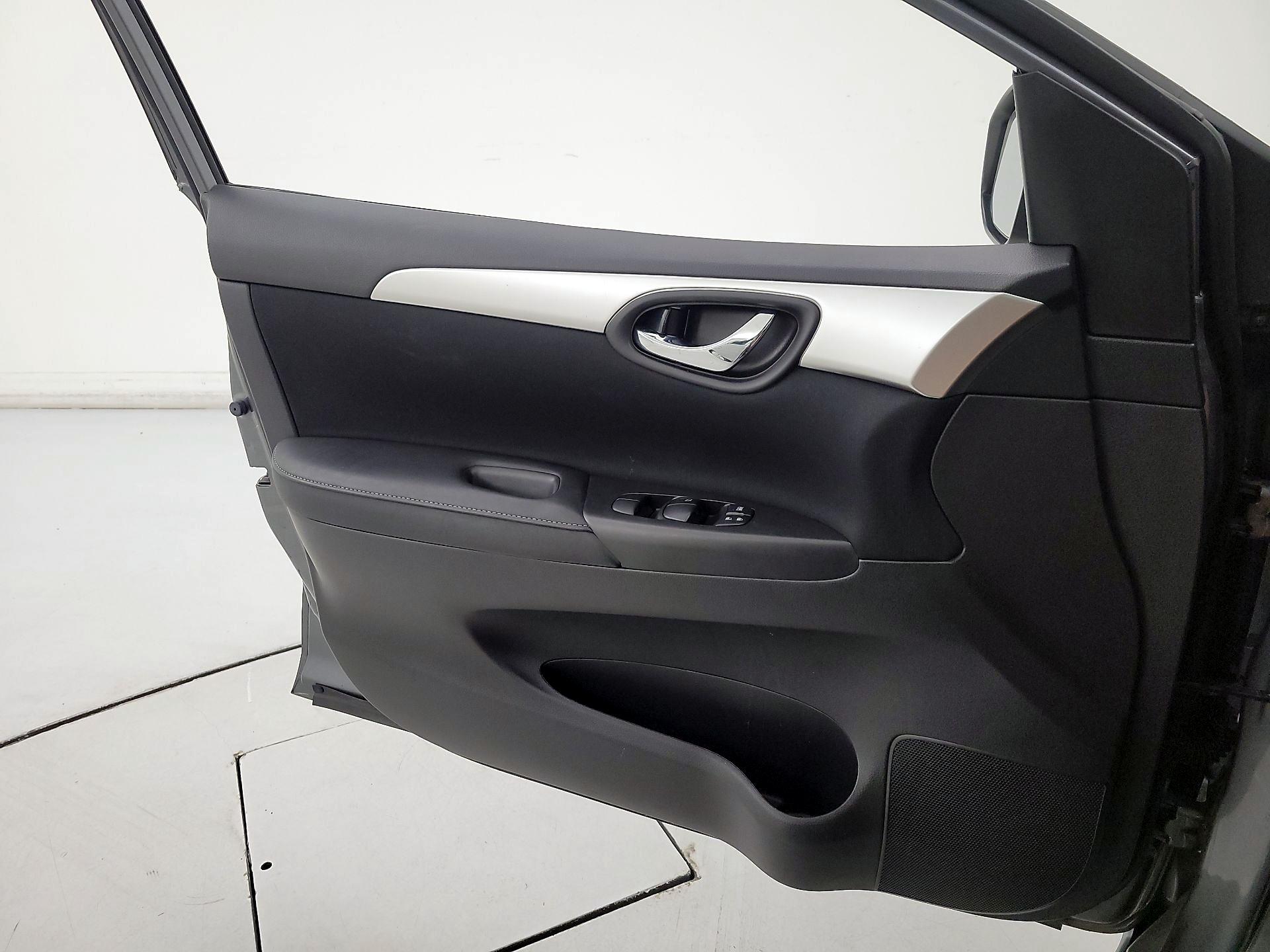 Thumbnail: 2019 Nissan Sentra - 12