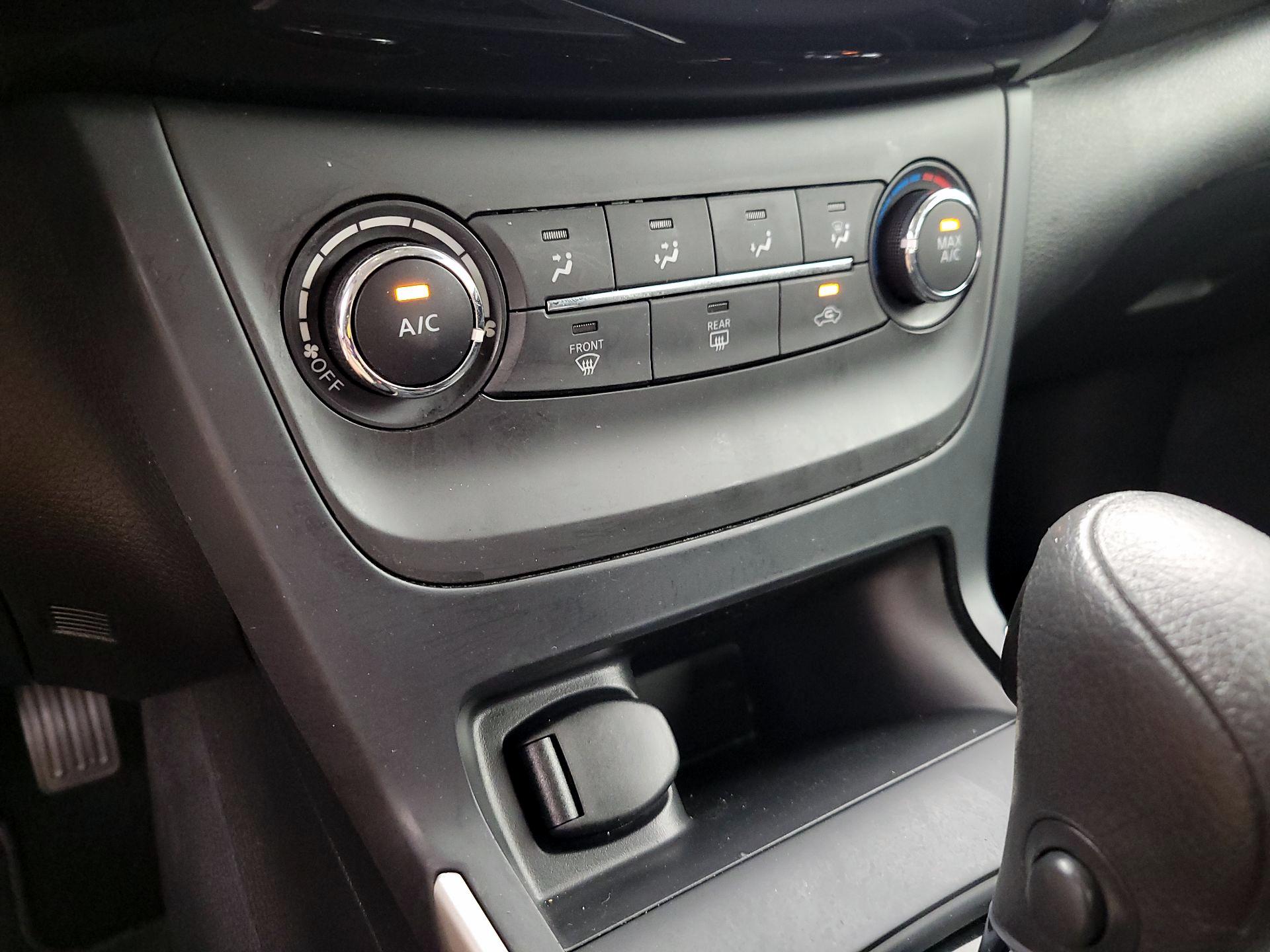 Thumbnail: 2019 Nissan Sentra - 16