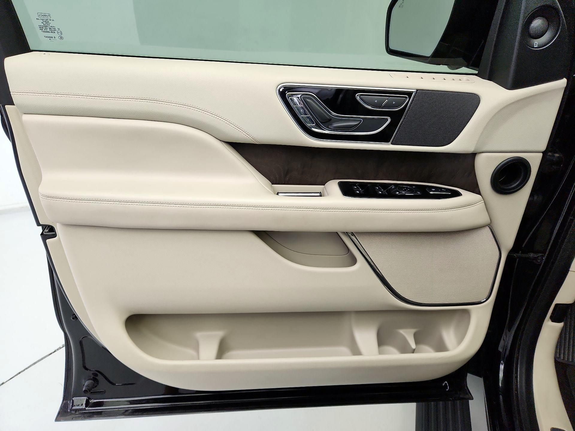Thumbnail: 2019 Lincoln Navigator - 12