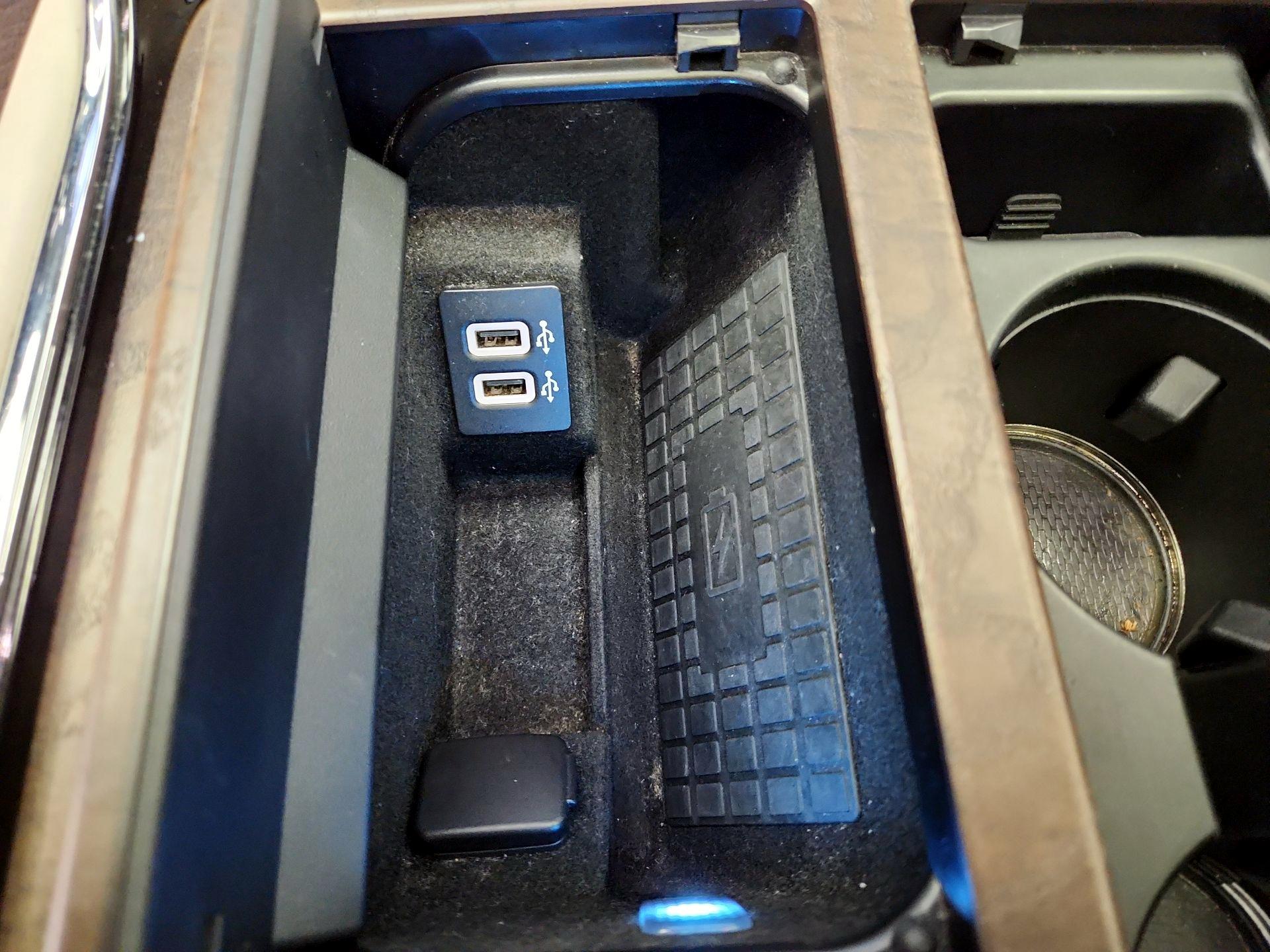 Thumbnail: 2019 Lincoln Navigator - 19