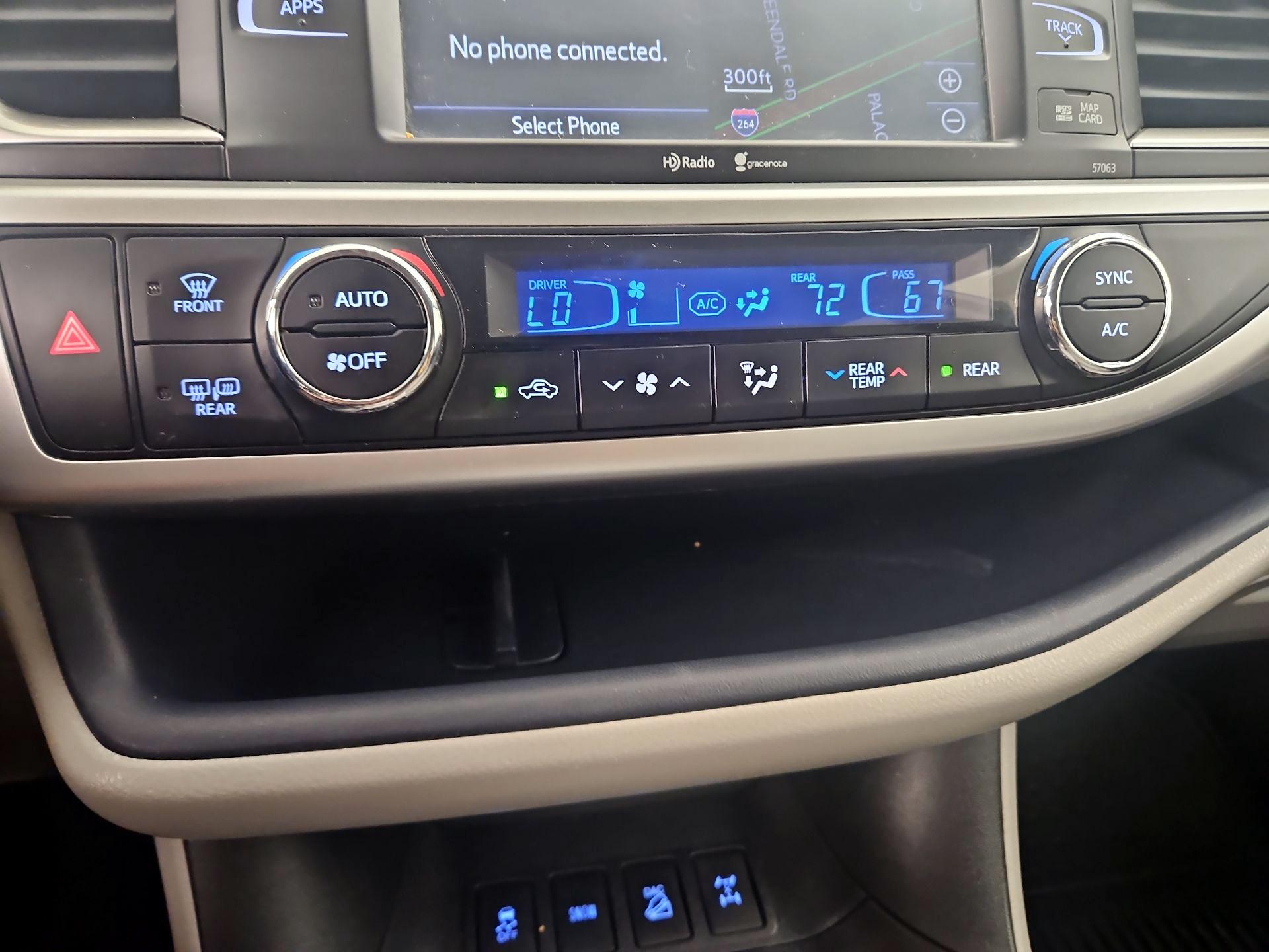 Thumbnail: 2015 Toyota Highlander - 16