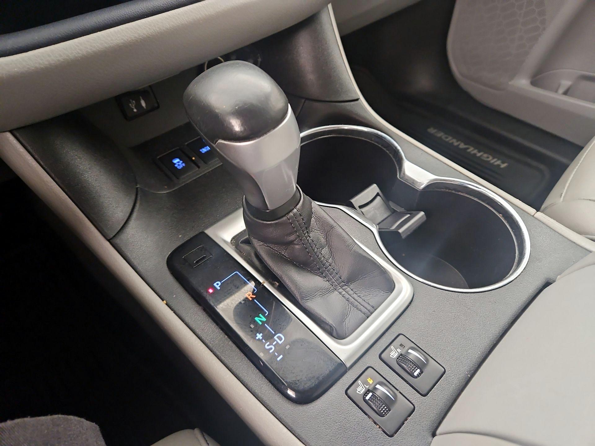 Thumbnail: 2015 Toyota Highlander - 17