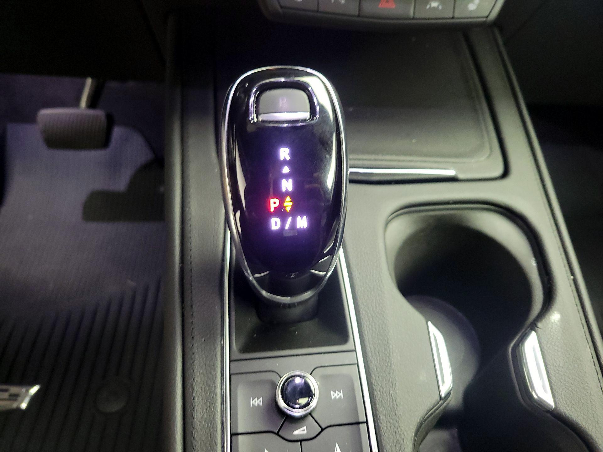 Thumbnail: 2020 Cadillac XT4 - 16
