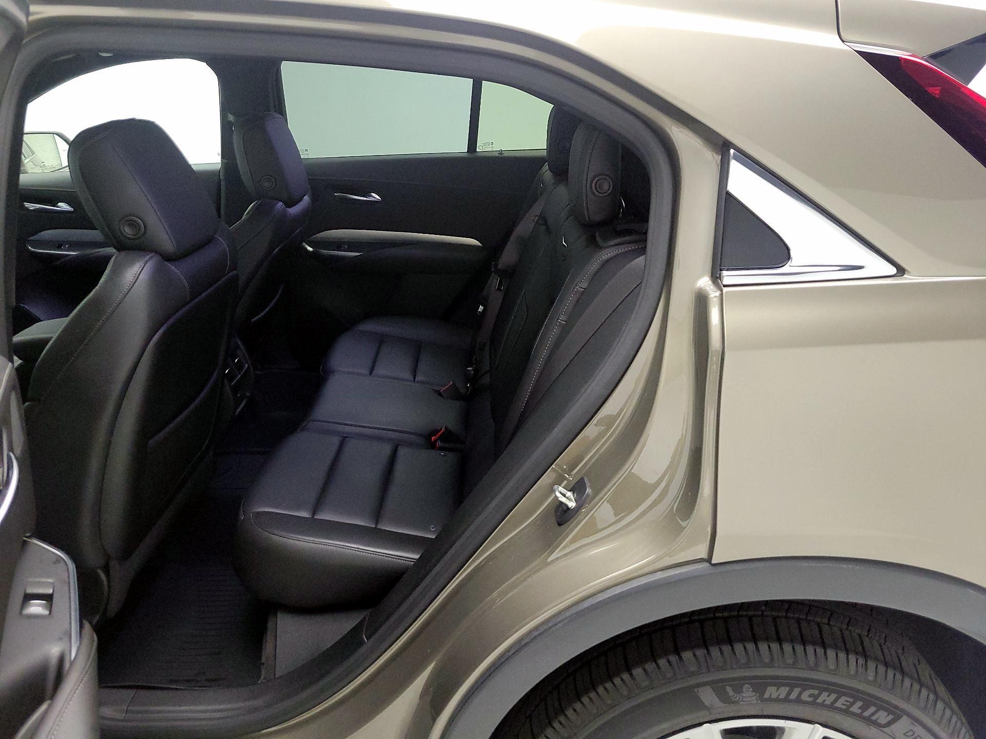 Thumbnail: 2020 Cadillac XT4 - 17
