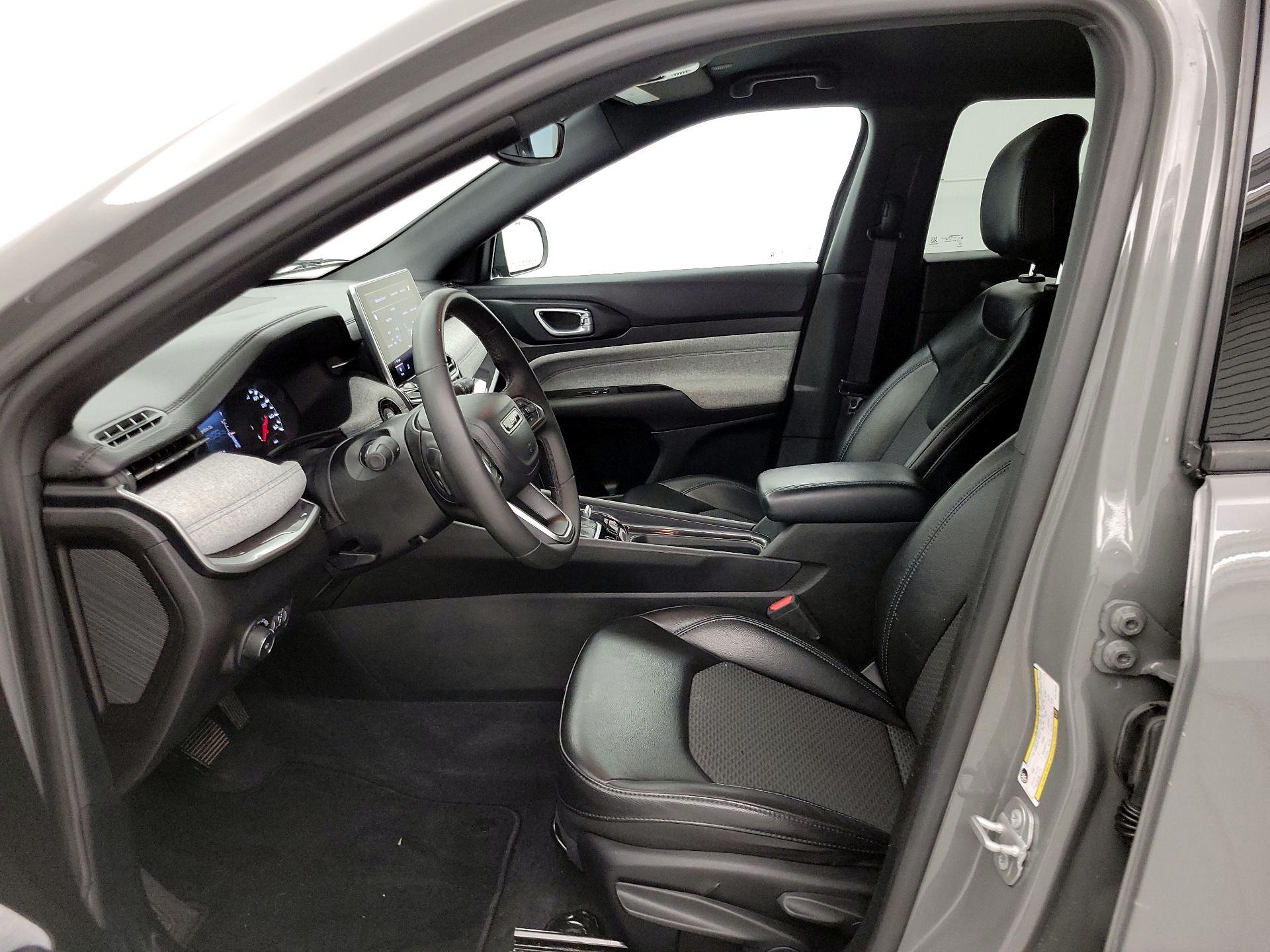 Thumbnail: 2023 Jeep Compass - 11
