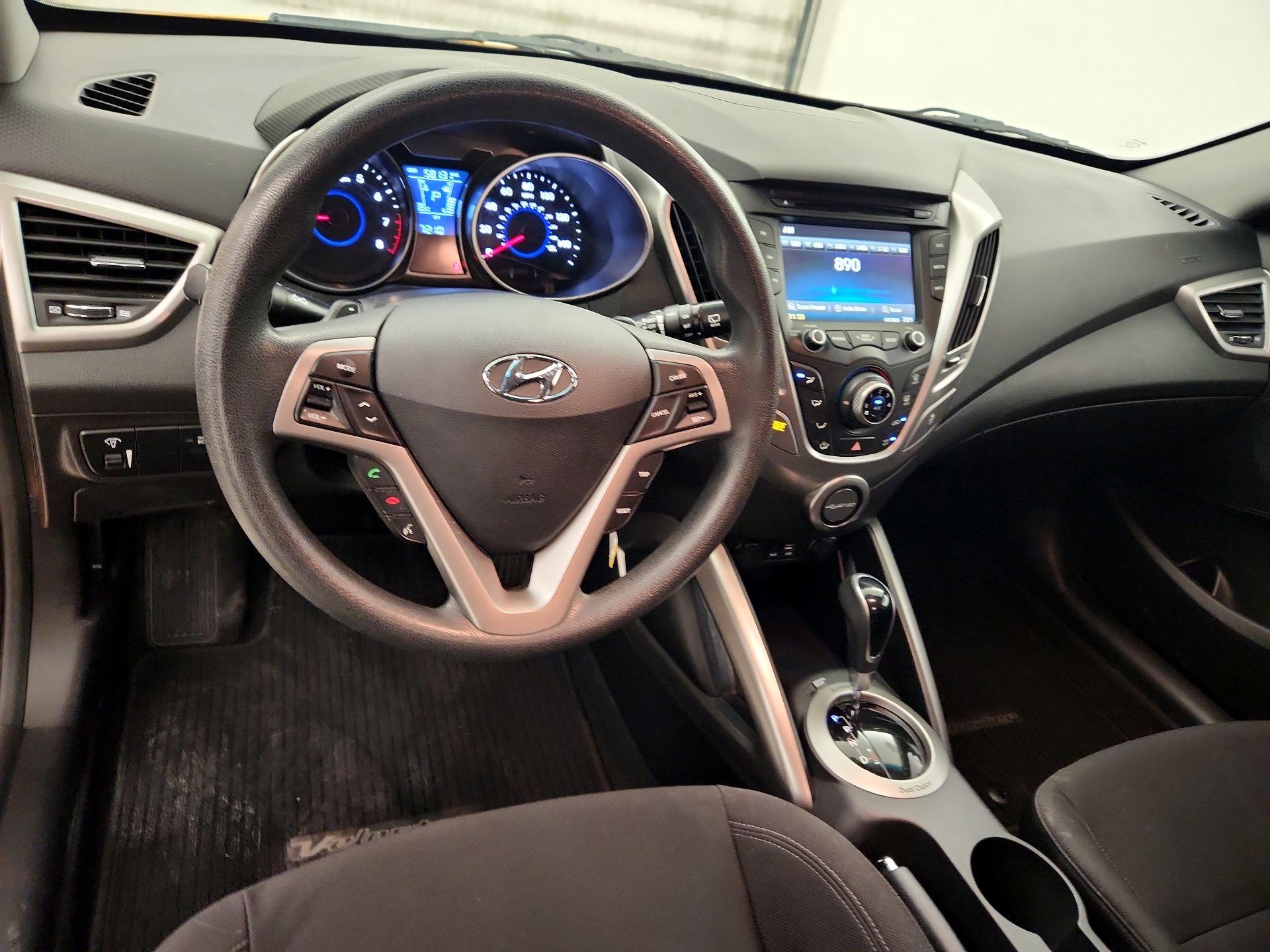Thumbnail: 2016 Hyundai Veloster - 9