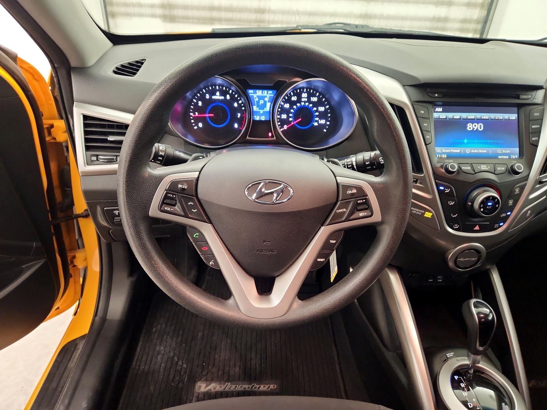 Thumbnail: 2016 Hyundai Veloster - 10