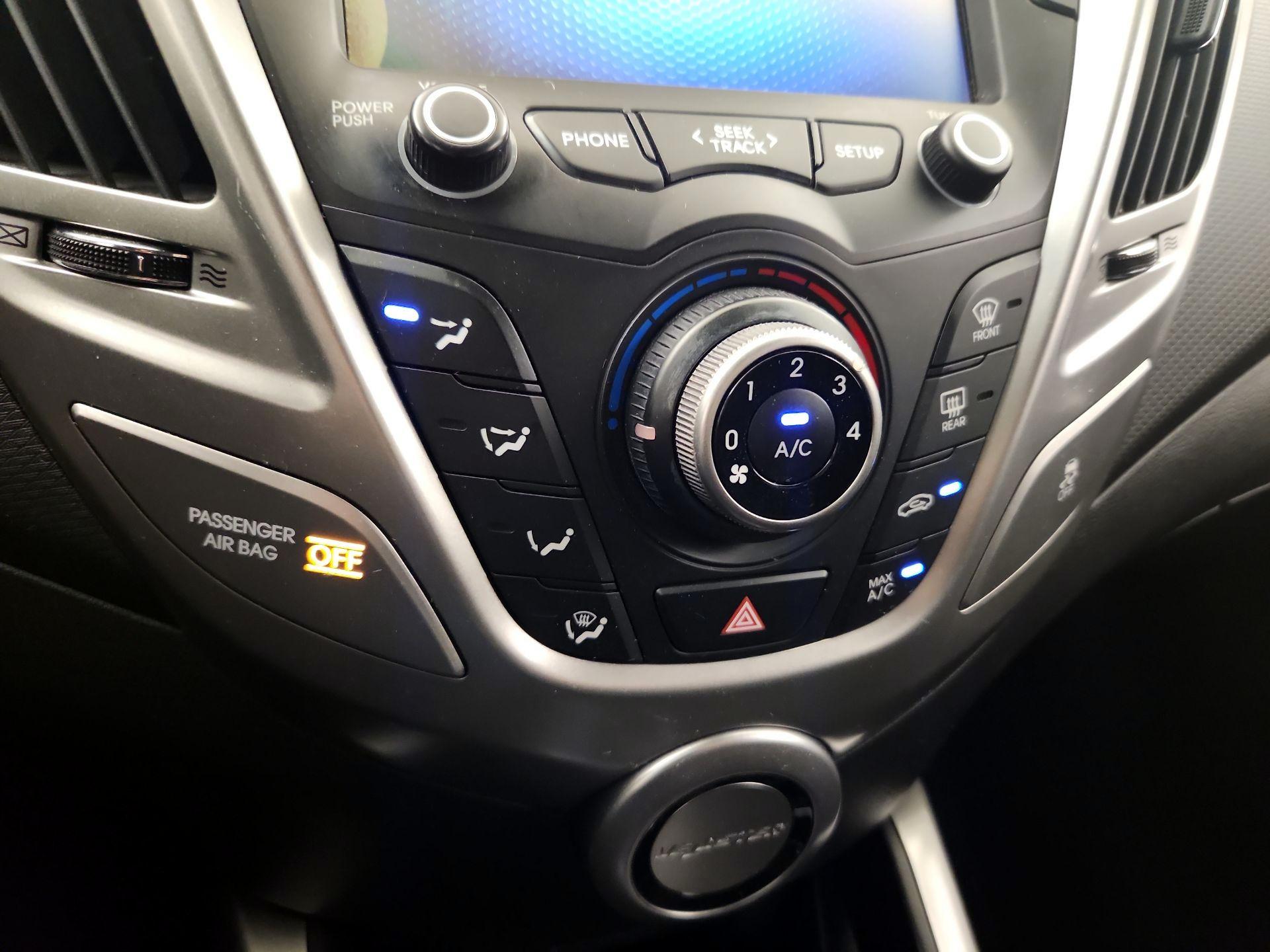 Thumbnail: 2016 Hyundai Veloster - 16