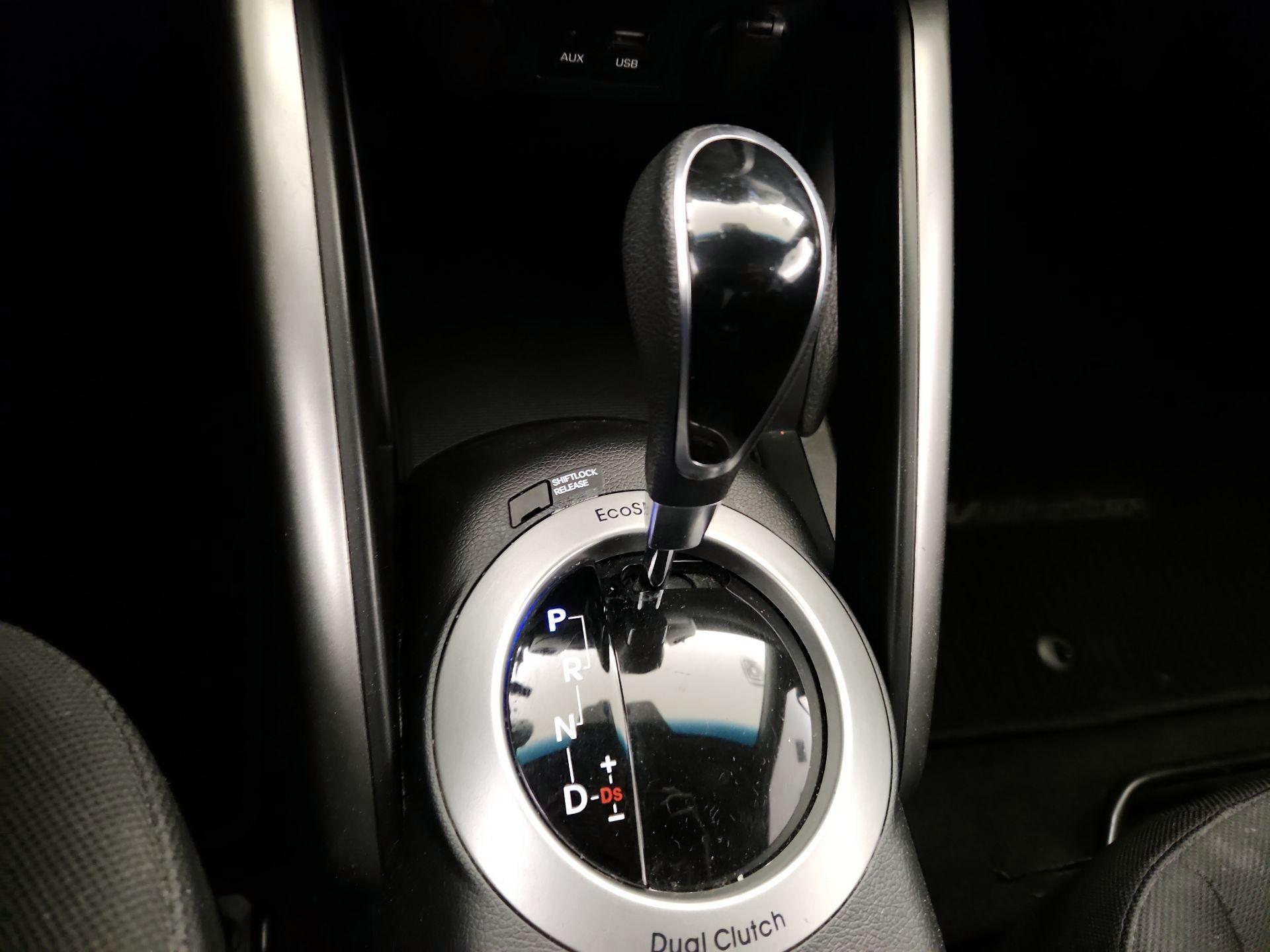 Thumbnail: 2016 Hyundai Veloster - 17