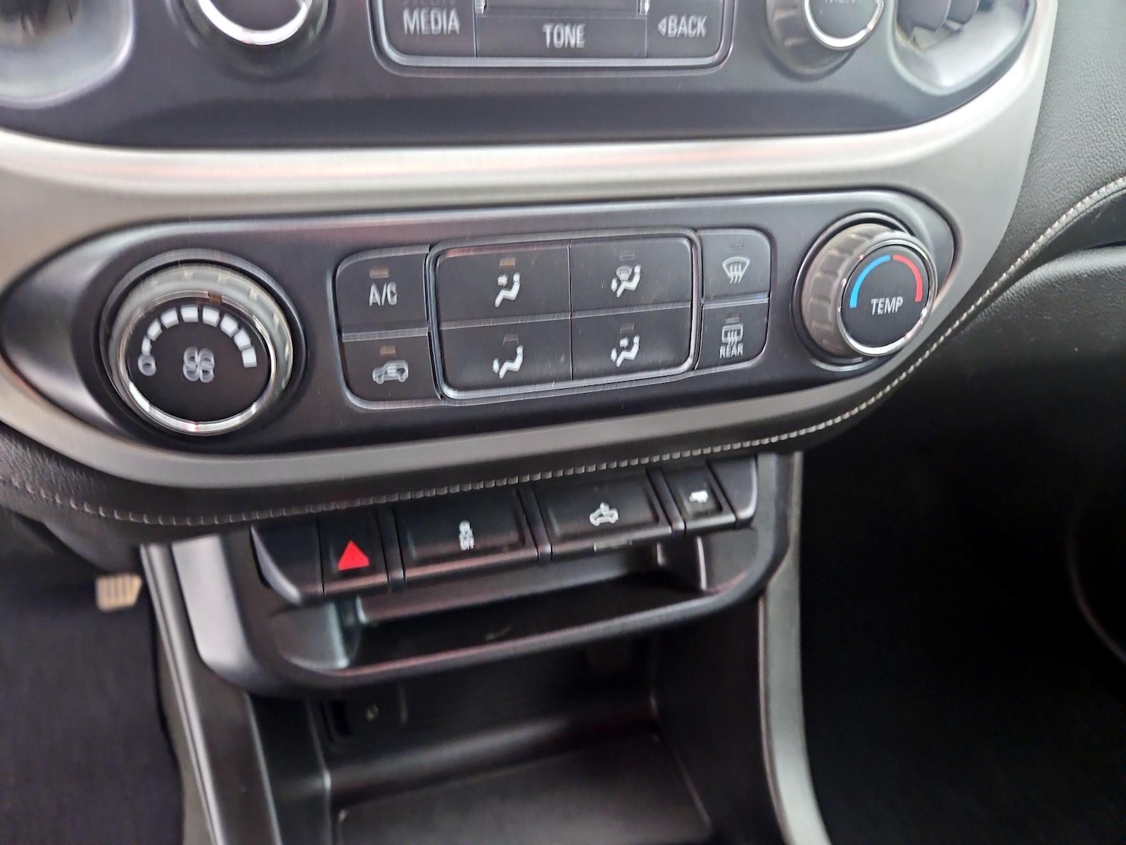 2018 GMC Canyon SLE - Photo 17