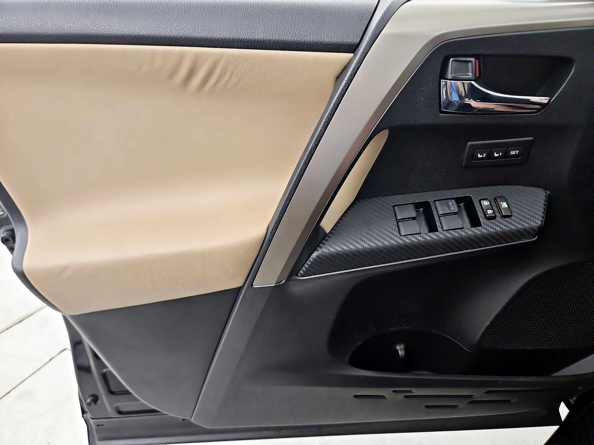 Thumbnail: 2015 Toyota RAV4 - 12