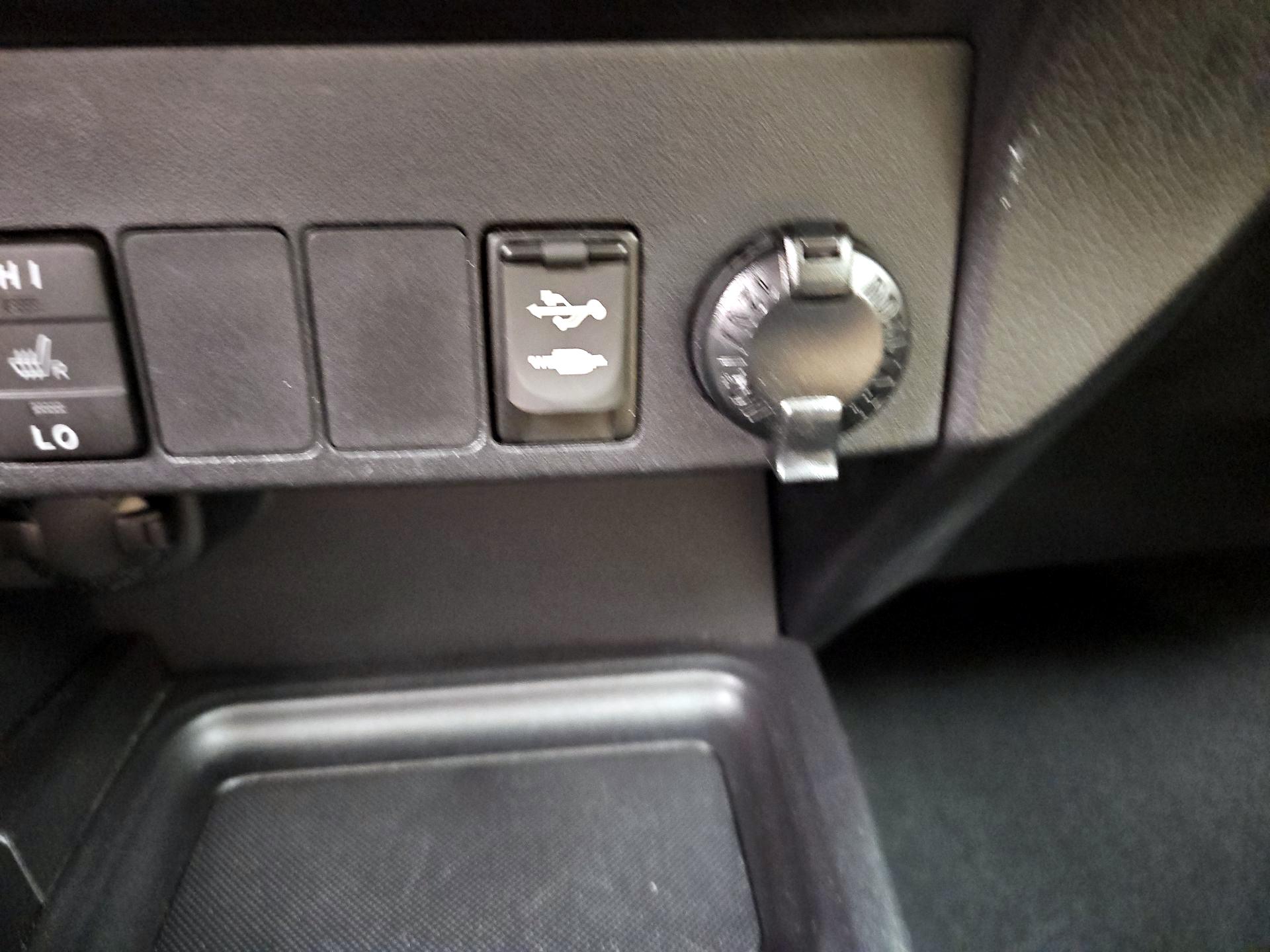 Thumbnail: 2015 Toyota RAV4 - 18