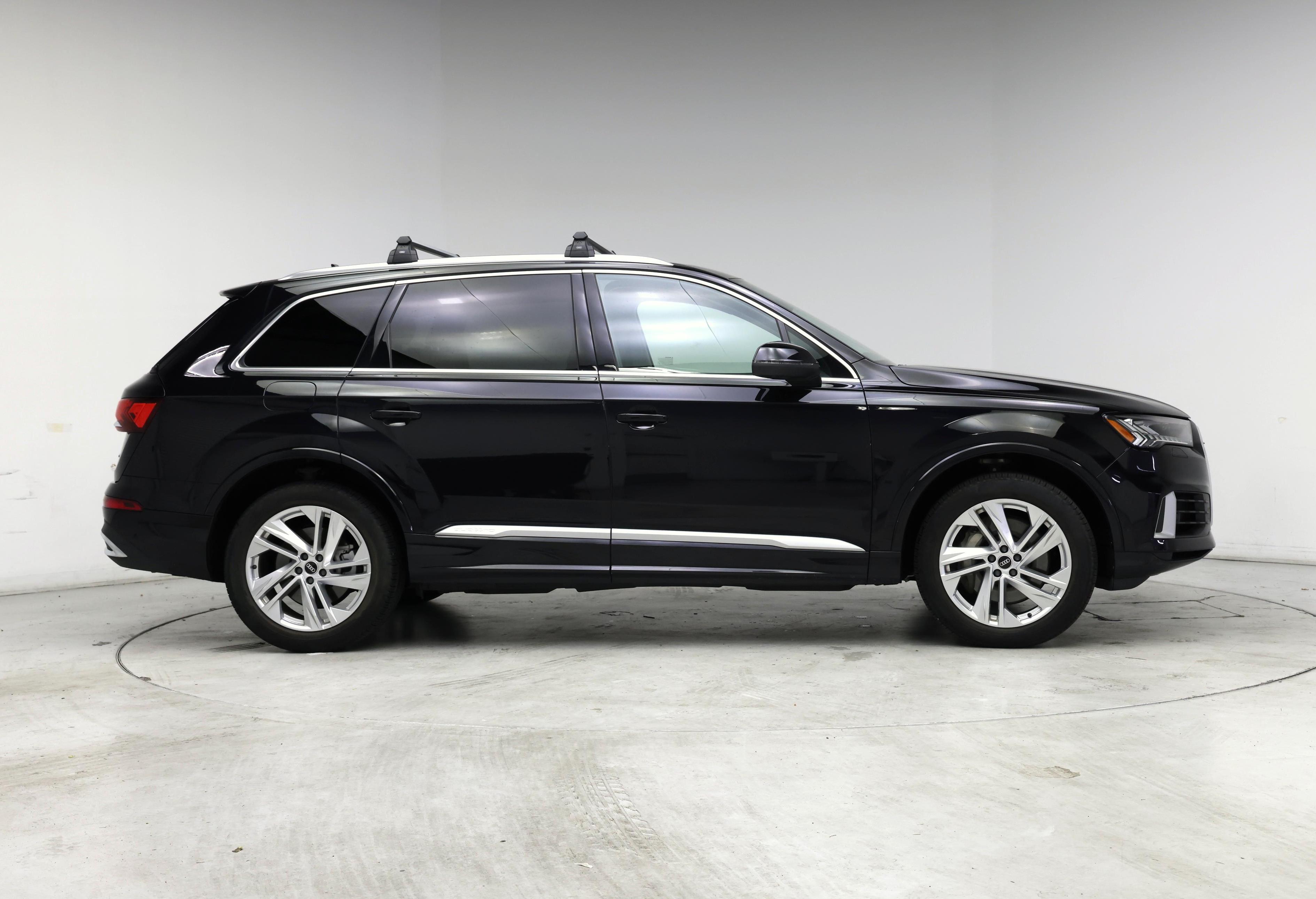 Thumbnail: 2021 Audi Q7 - 7