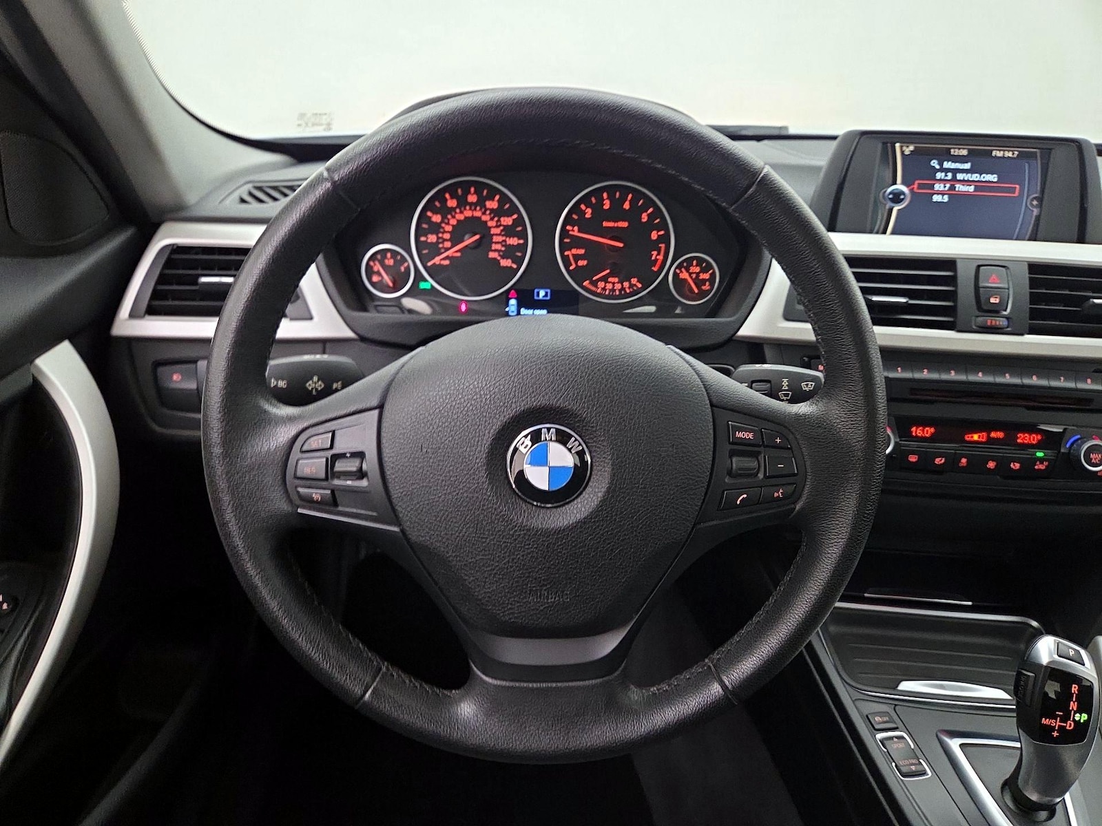 2014 BMW 3 Series 320i - Photo 11