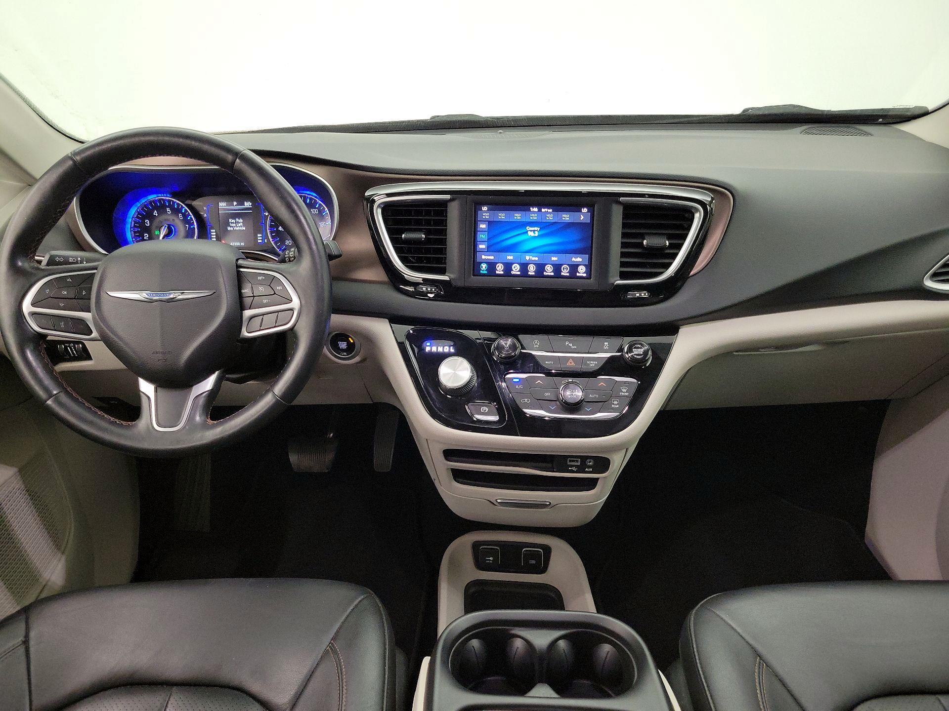 Thumbnail: 2019 Chrysler Pacifica - 9