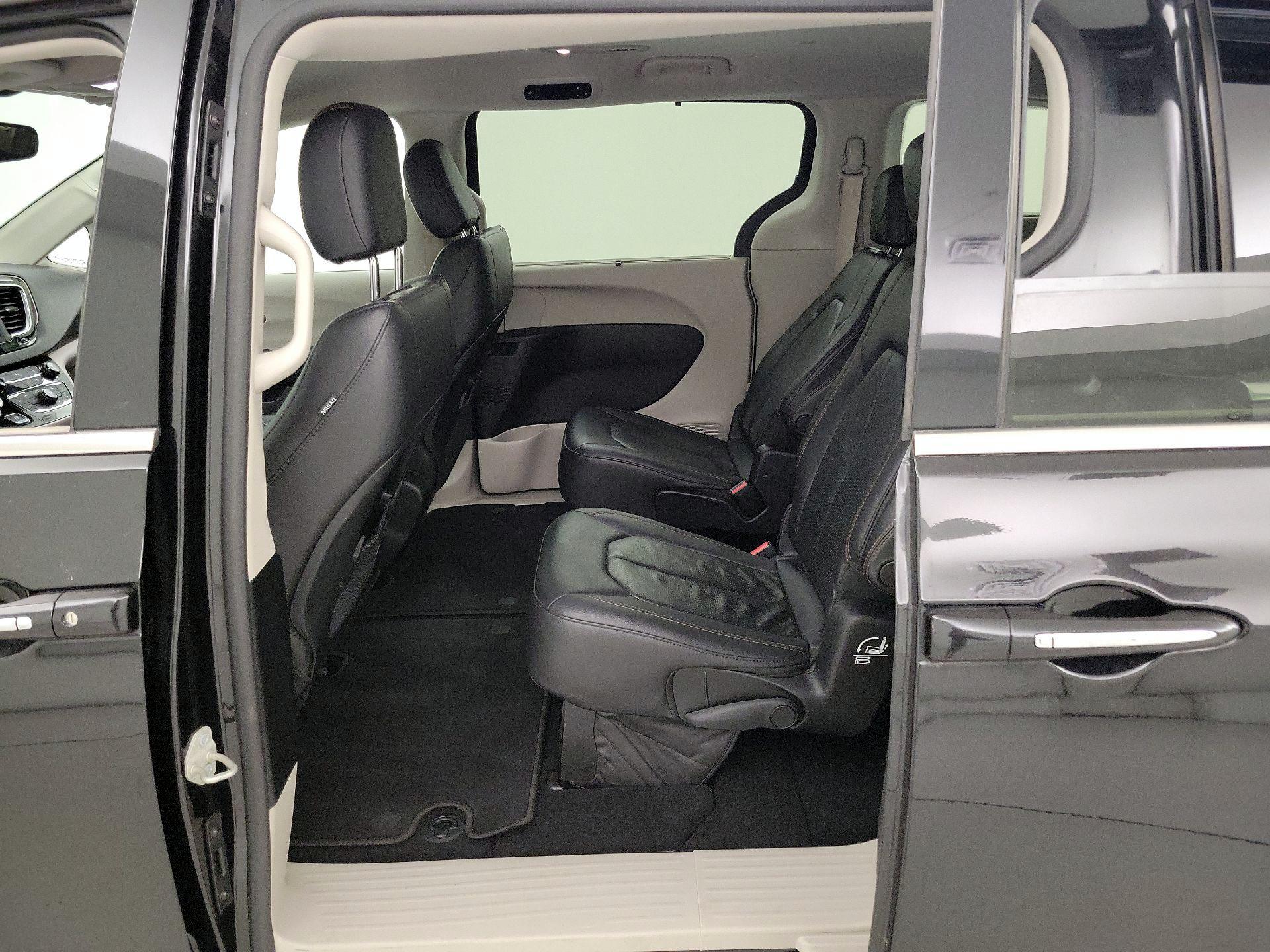 Thumbnail: 2019 Chrysler Pacifica - 19