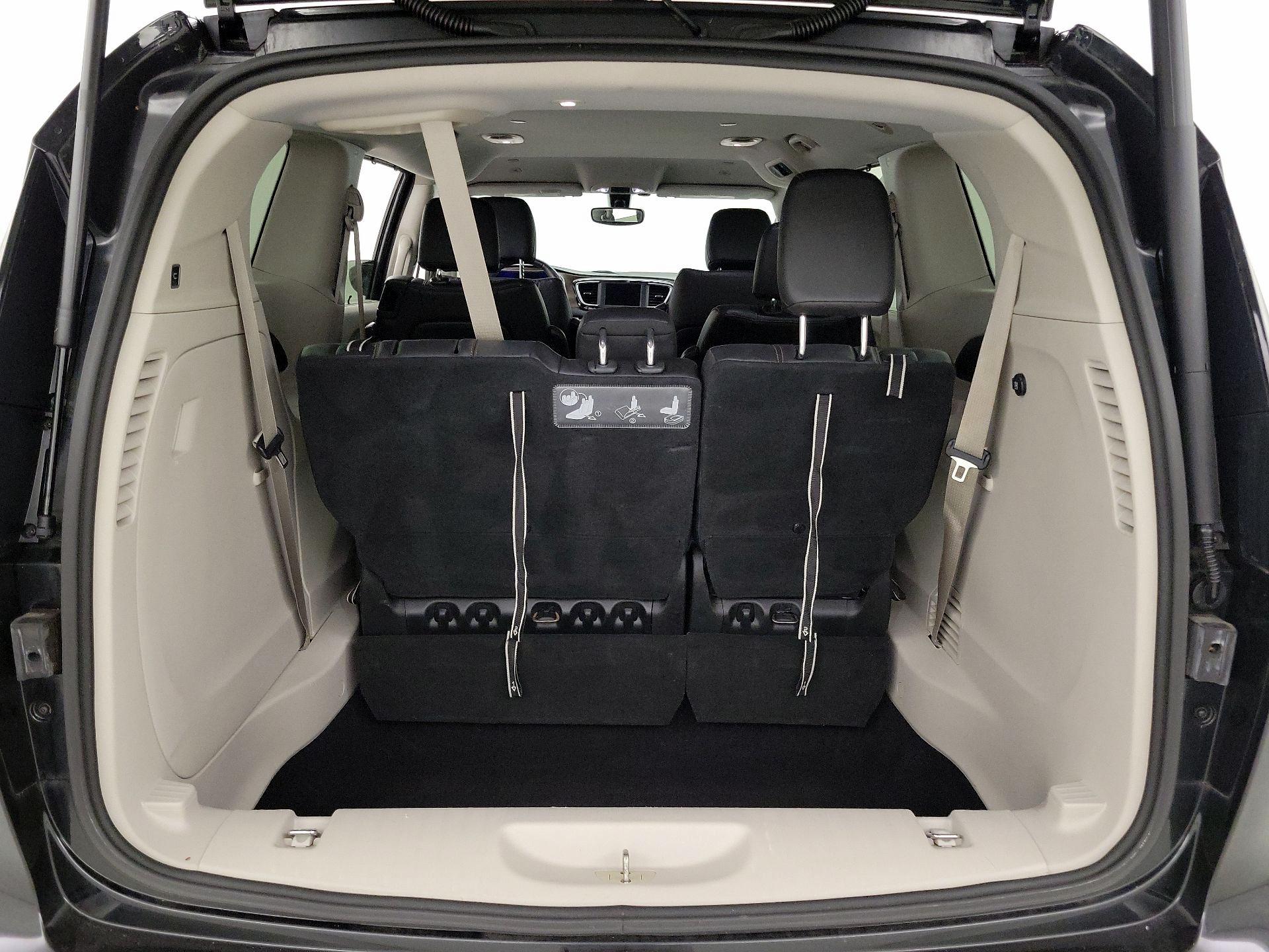 Thumbnail: 2019 Chrysler Pacifica - 20