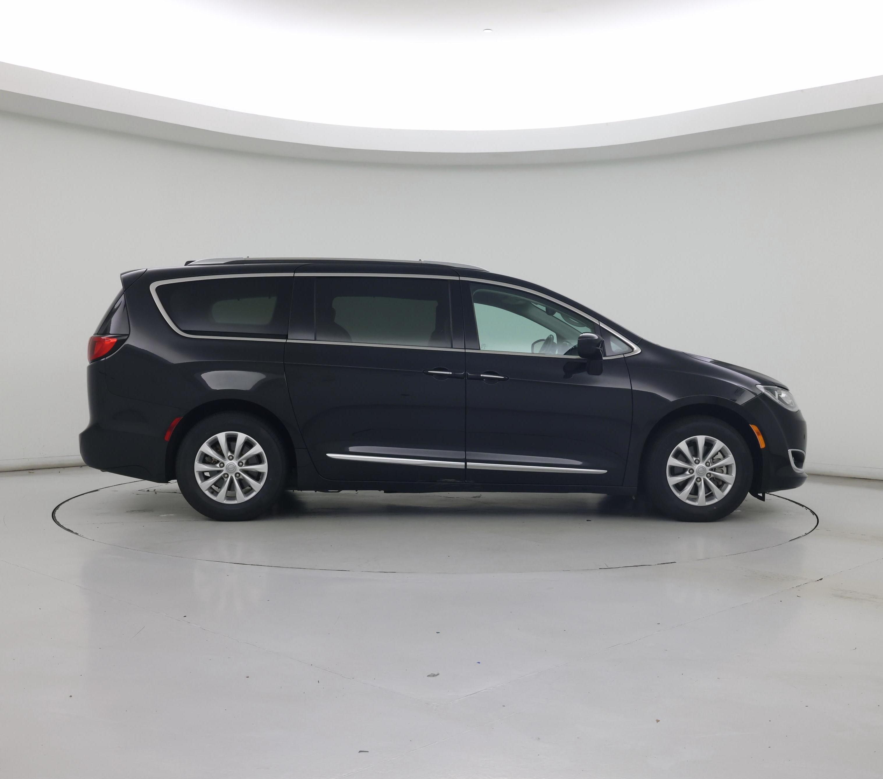 Thumbnail: 2019 Chrysler Pacifica - 7