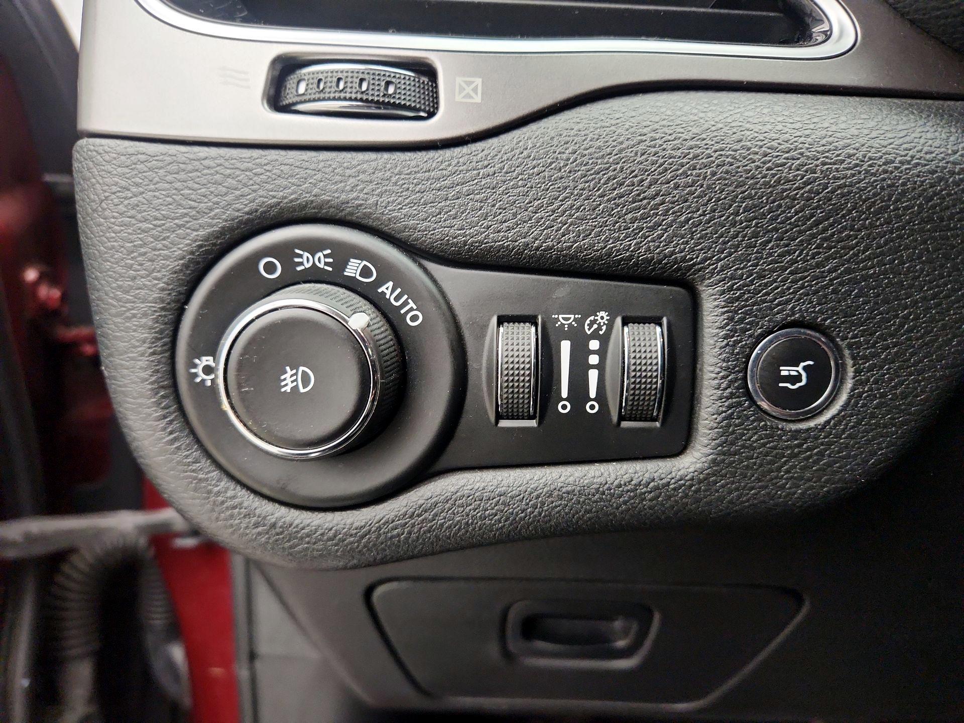 Thumbnail: 2019 Jeep Cherokee - 13