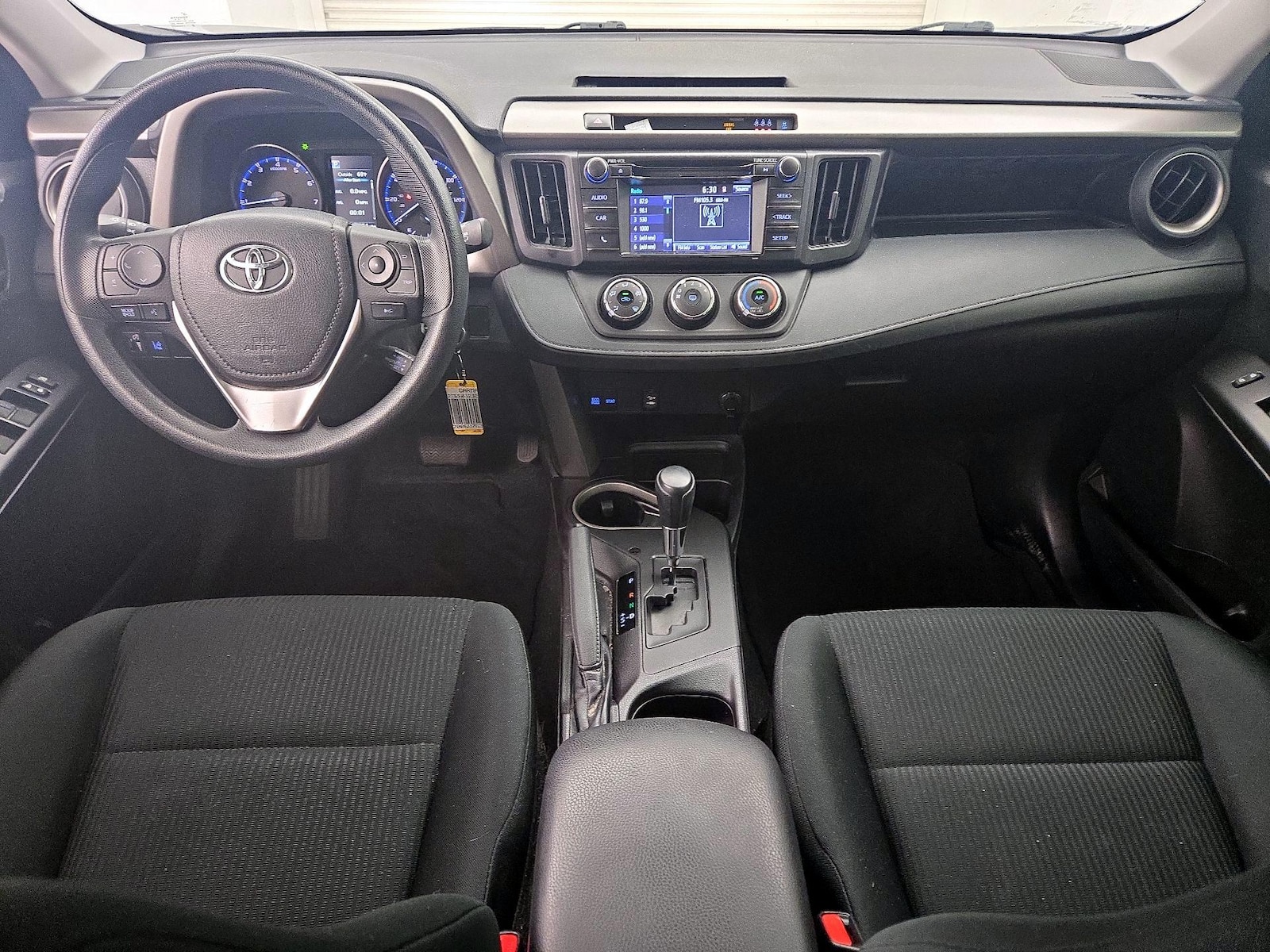 2018 Toyota RAV4 LE - Photo 10