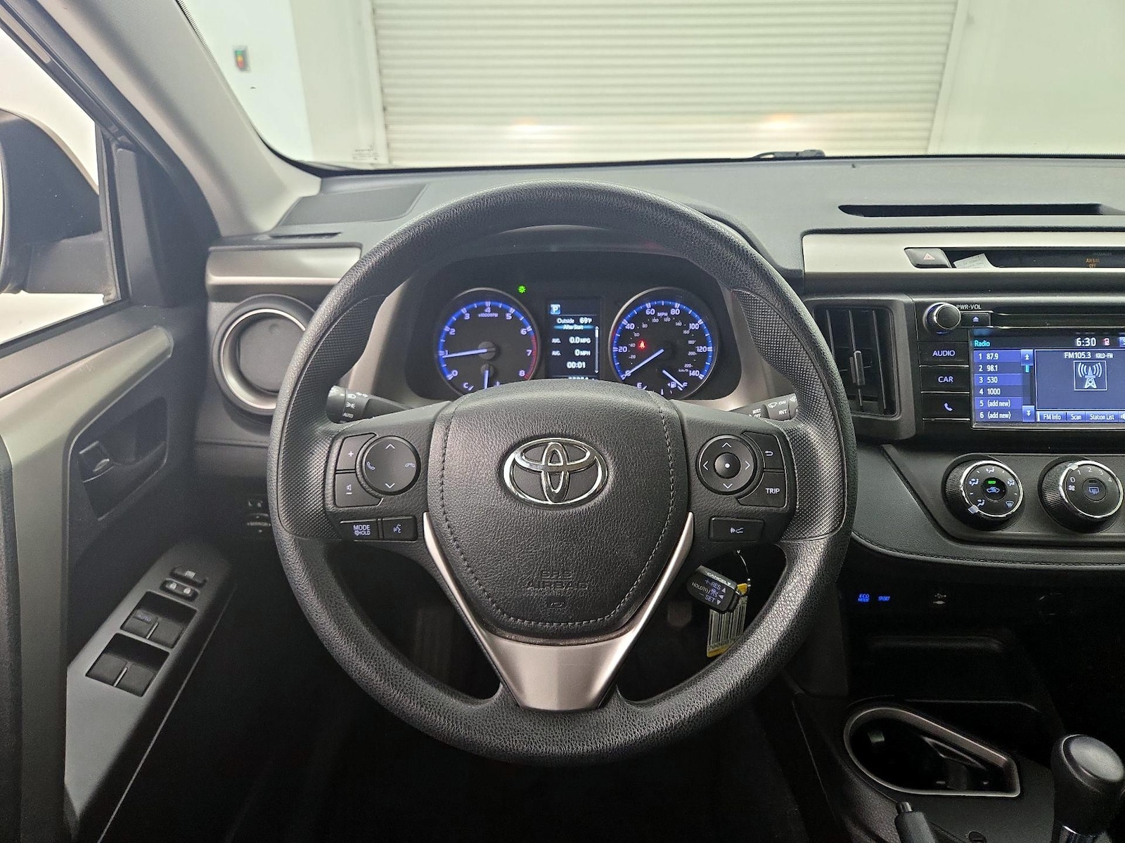 2018 Toyota RAV4 LE - Photo 11