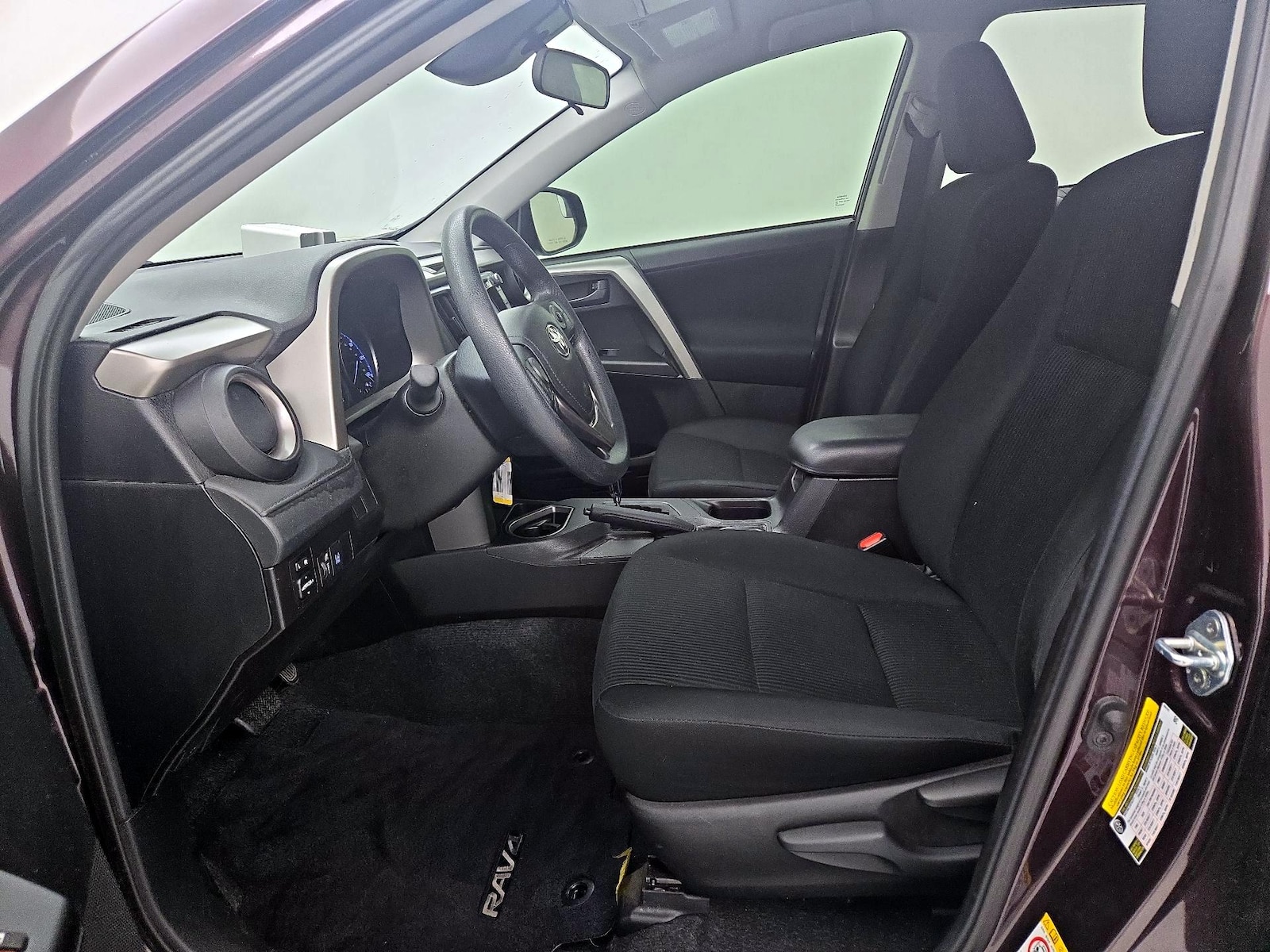 2018 Toyota RAV4 LE - Photo 12