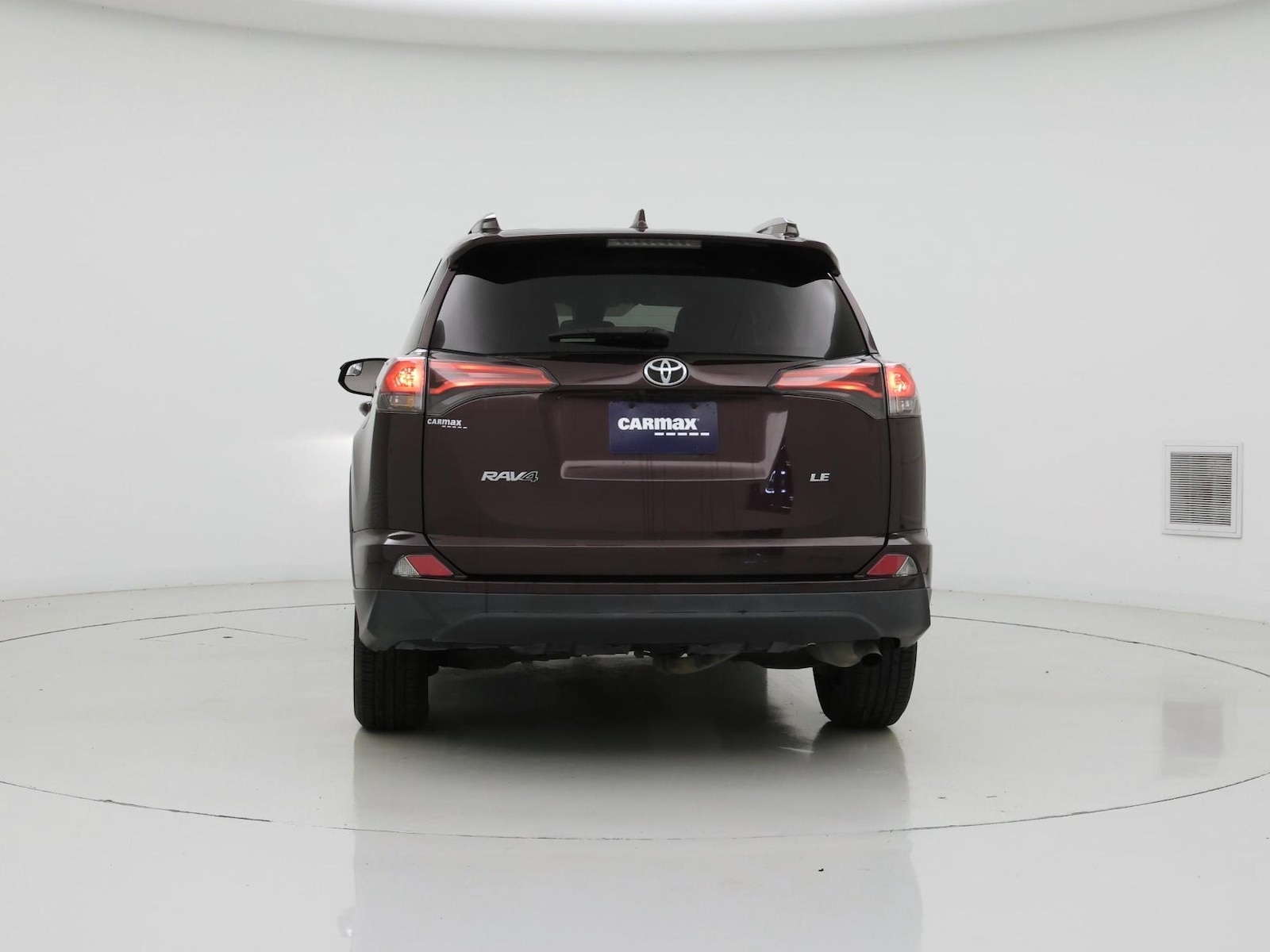 2018 Toyota RAV4 LE - Photo 7