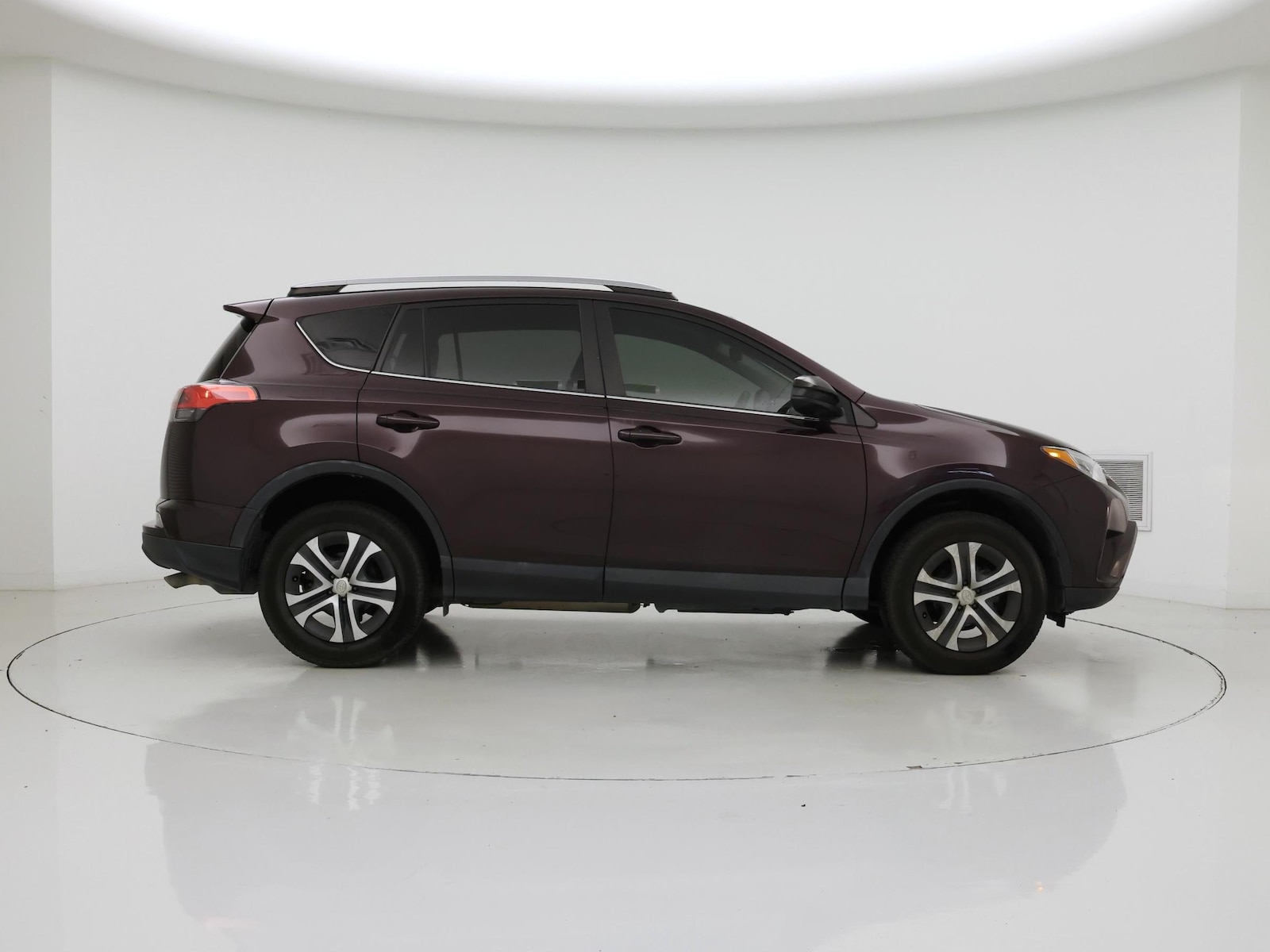2018 Toyota RAV4 LE - Photo 8