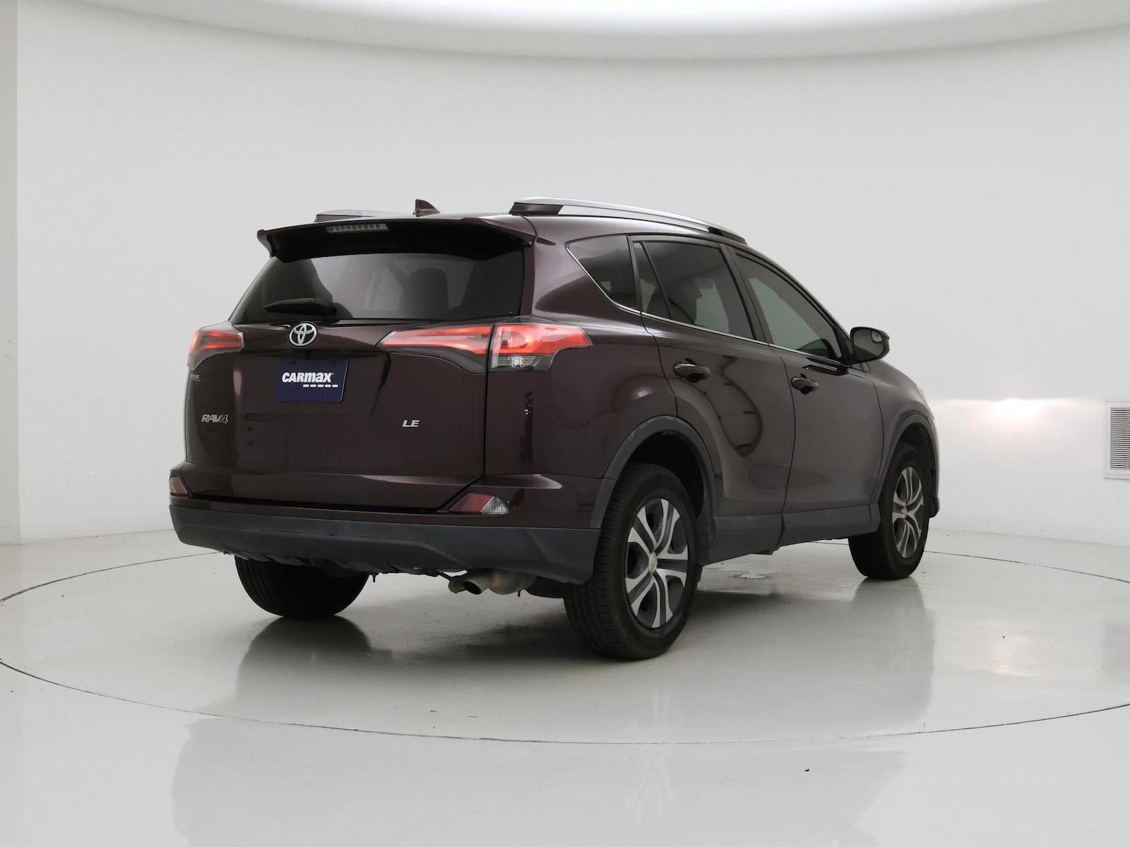 2018 Toyota RAV4 LE - Photo 9