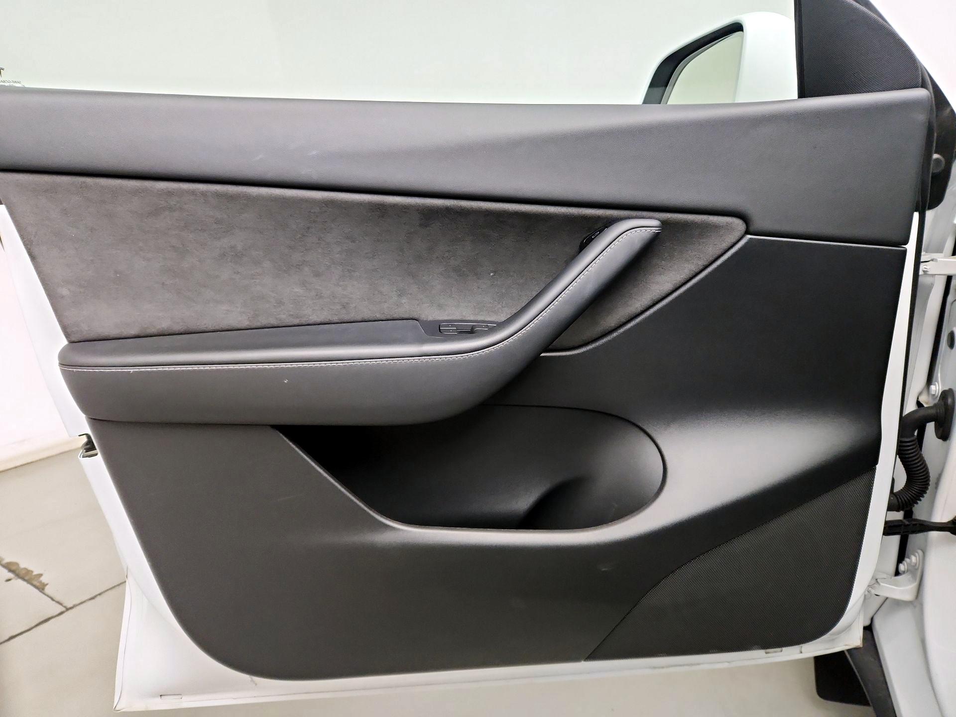 Thumbnail: 2022 Tesla Model Y - 12