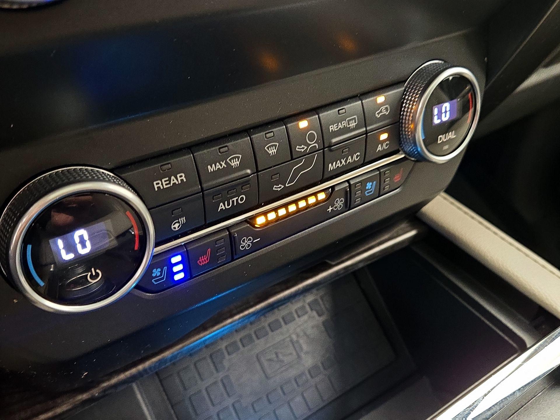 Thumbnail: 2021 Ford Expedition - 17
