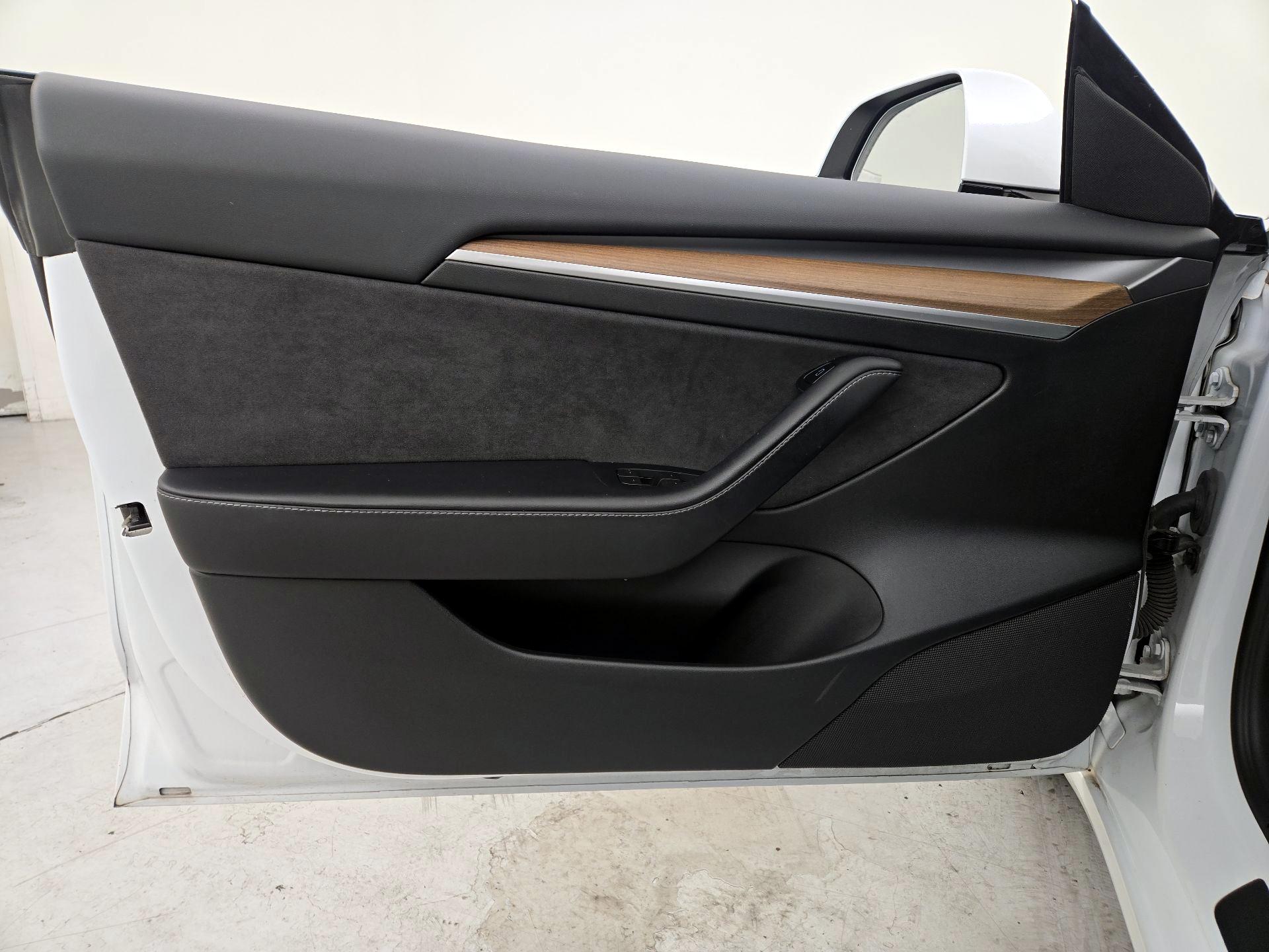 Thumbnail: 2023 Tesla Model 3 - 12