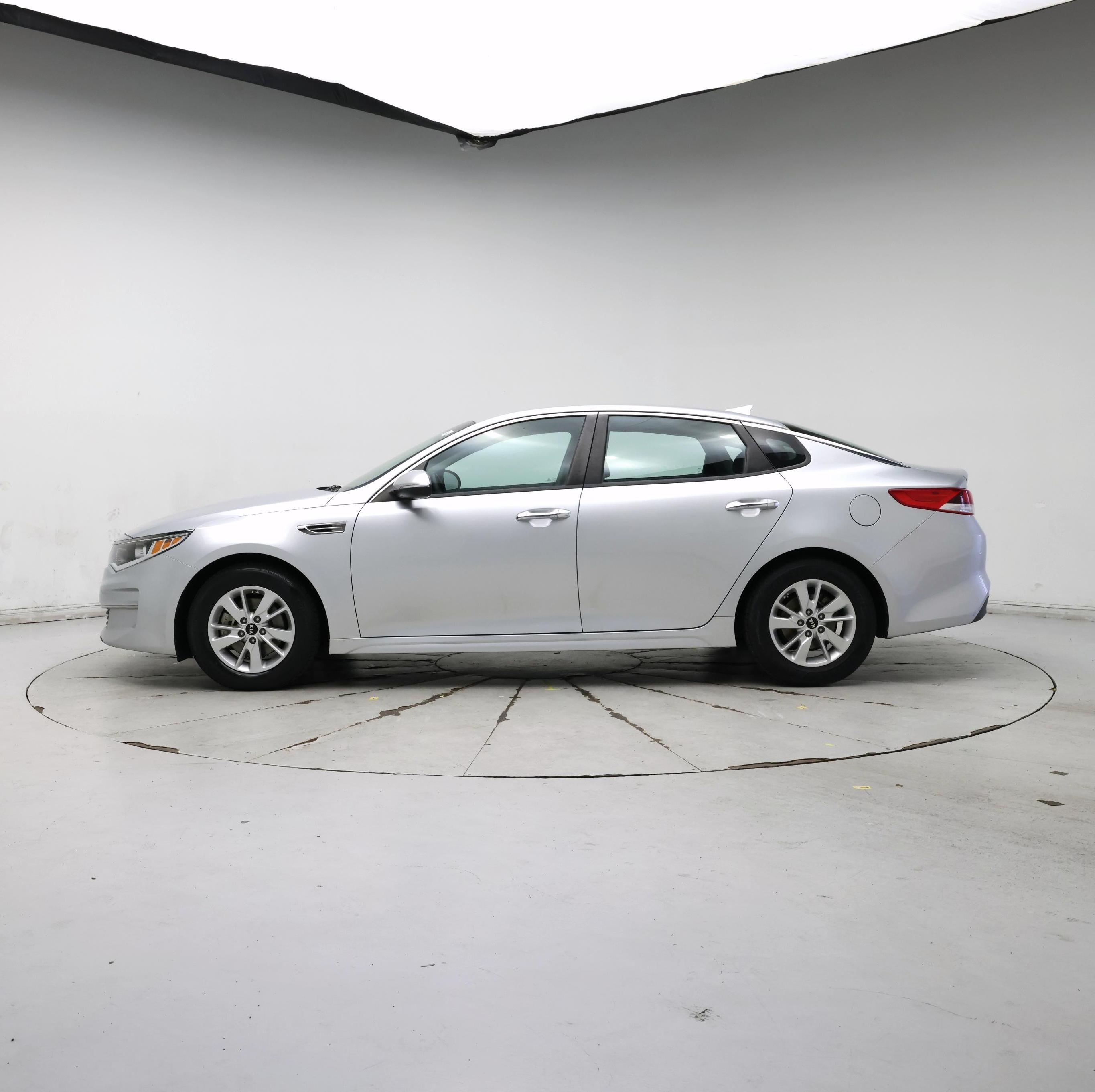 Thumbnail: 2017 Kia Optima - 3