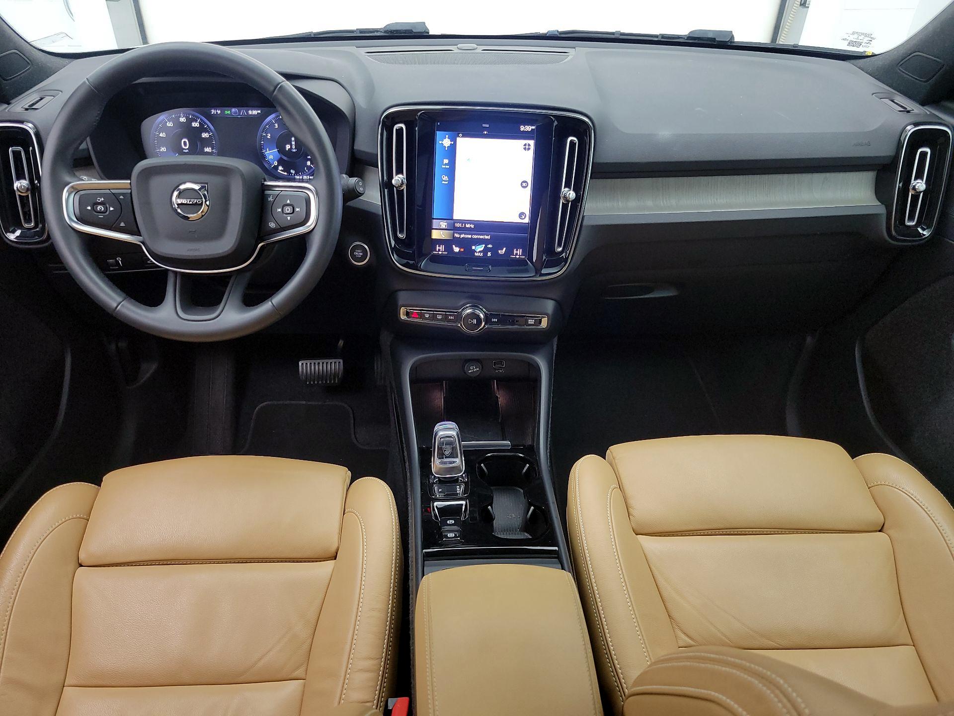 Thumbnail: 2022 Volvo XC40 - 9