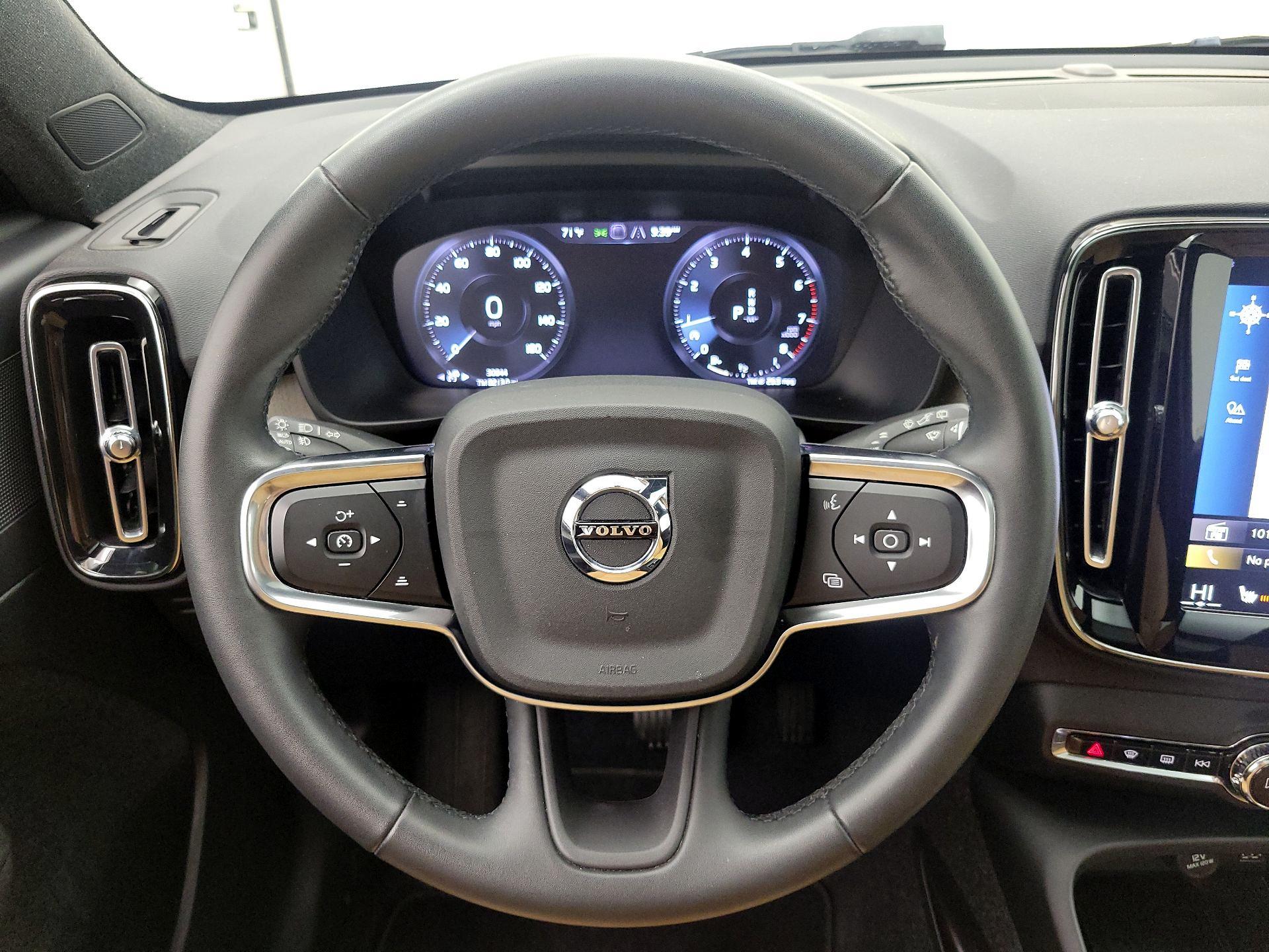 Thumbnail: 2022 Volvo XC40 - 10