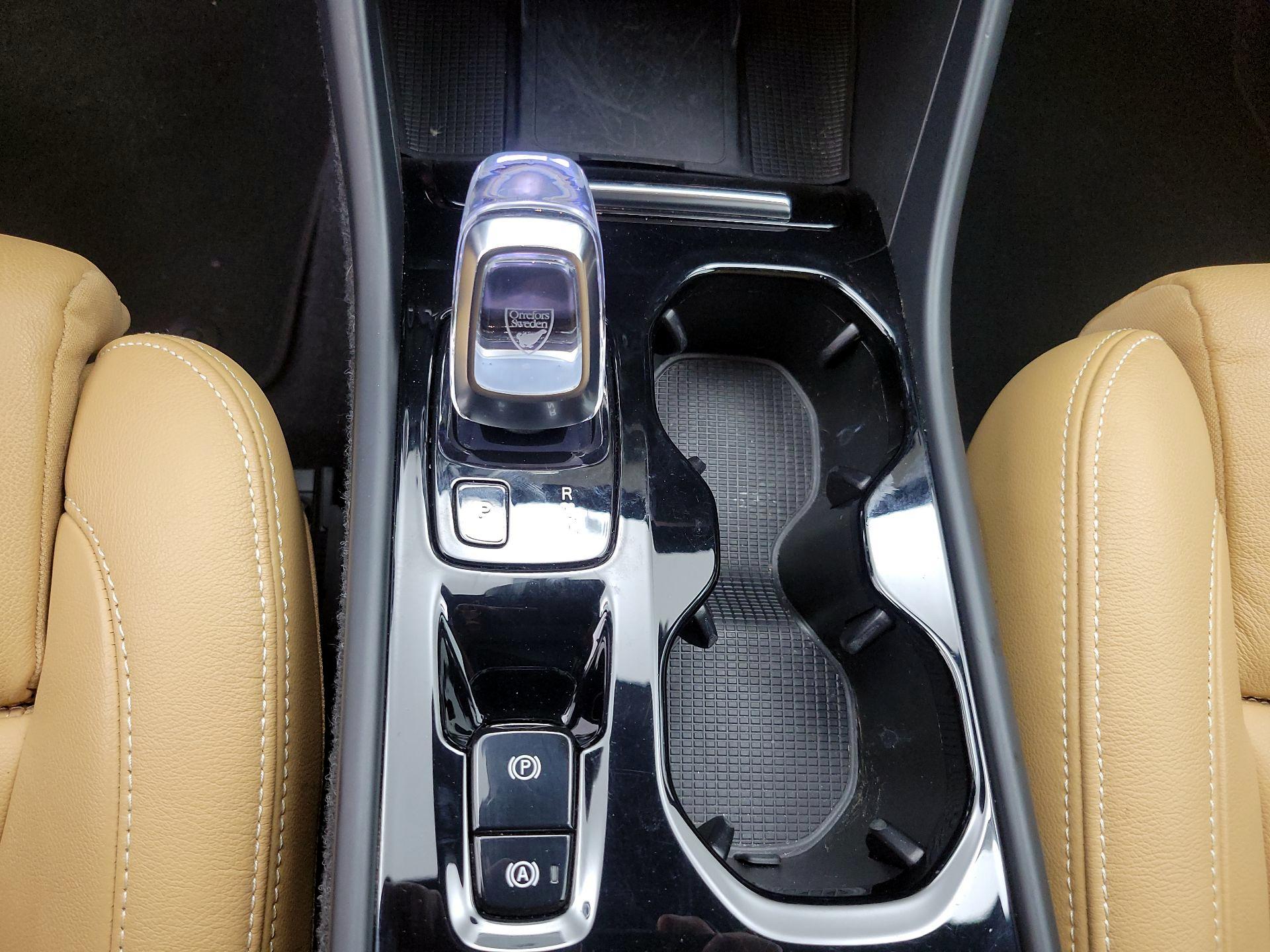Thumbnail: 2022 Volvo XC40 - 18