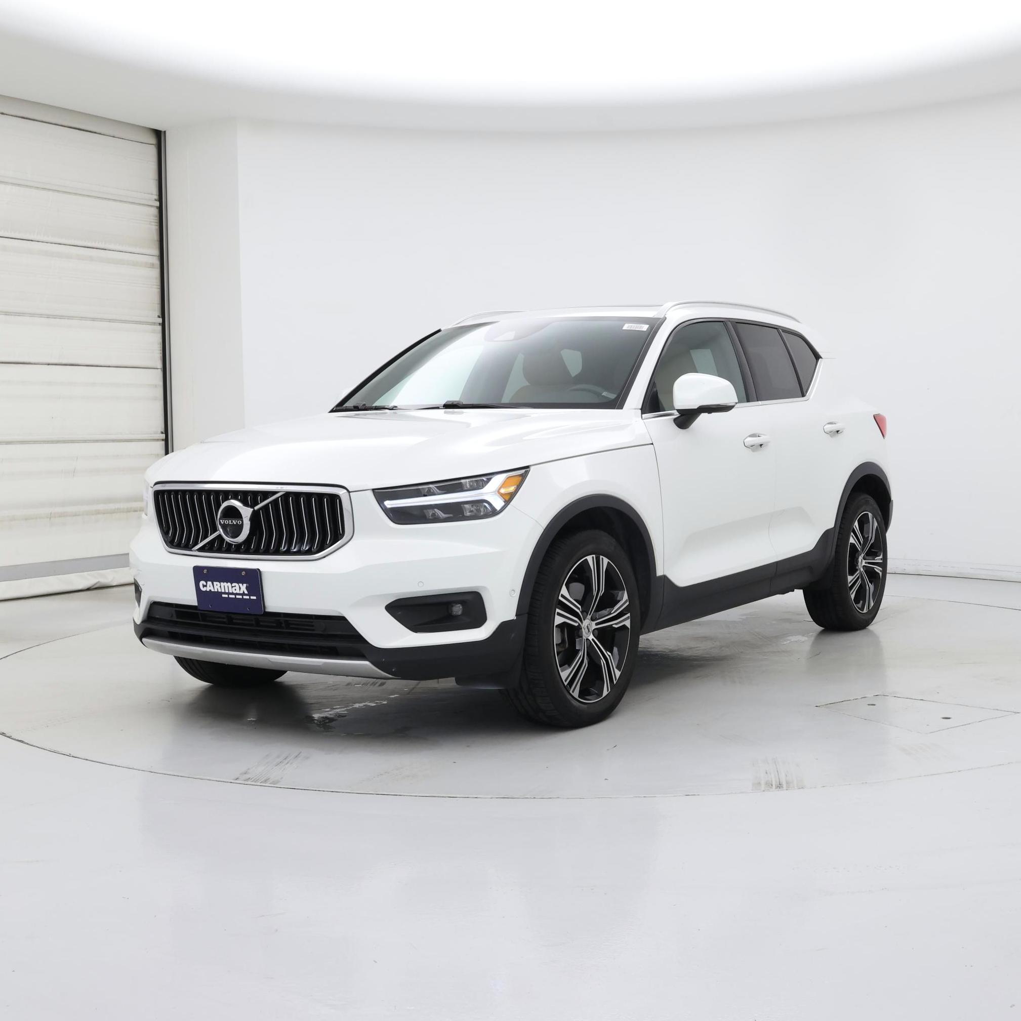 Thumbnail: 2022 Volvo XC40 - 4