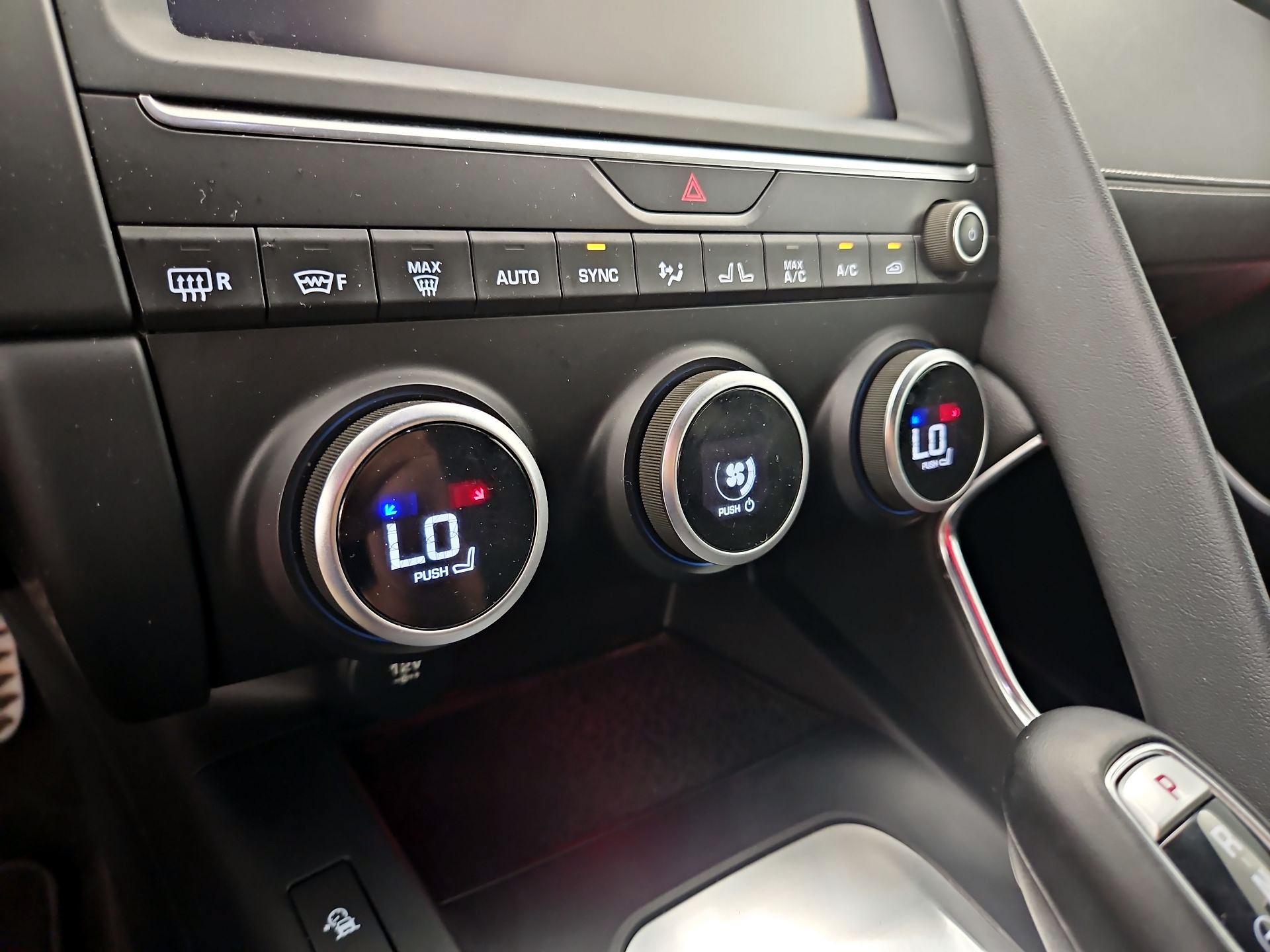 Thumbnail: 2020 Jaguar E-Pace - 16
