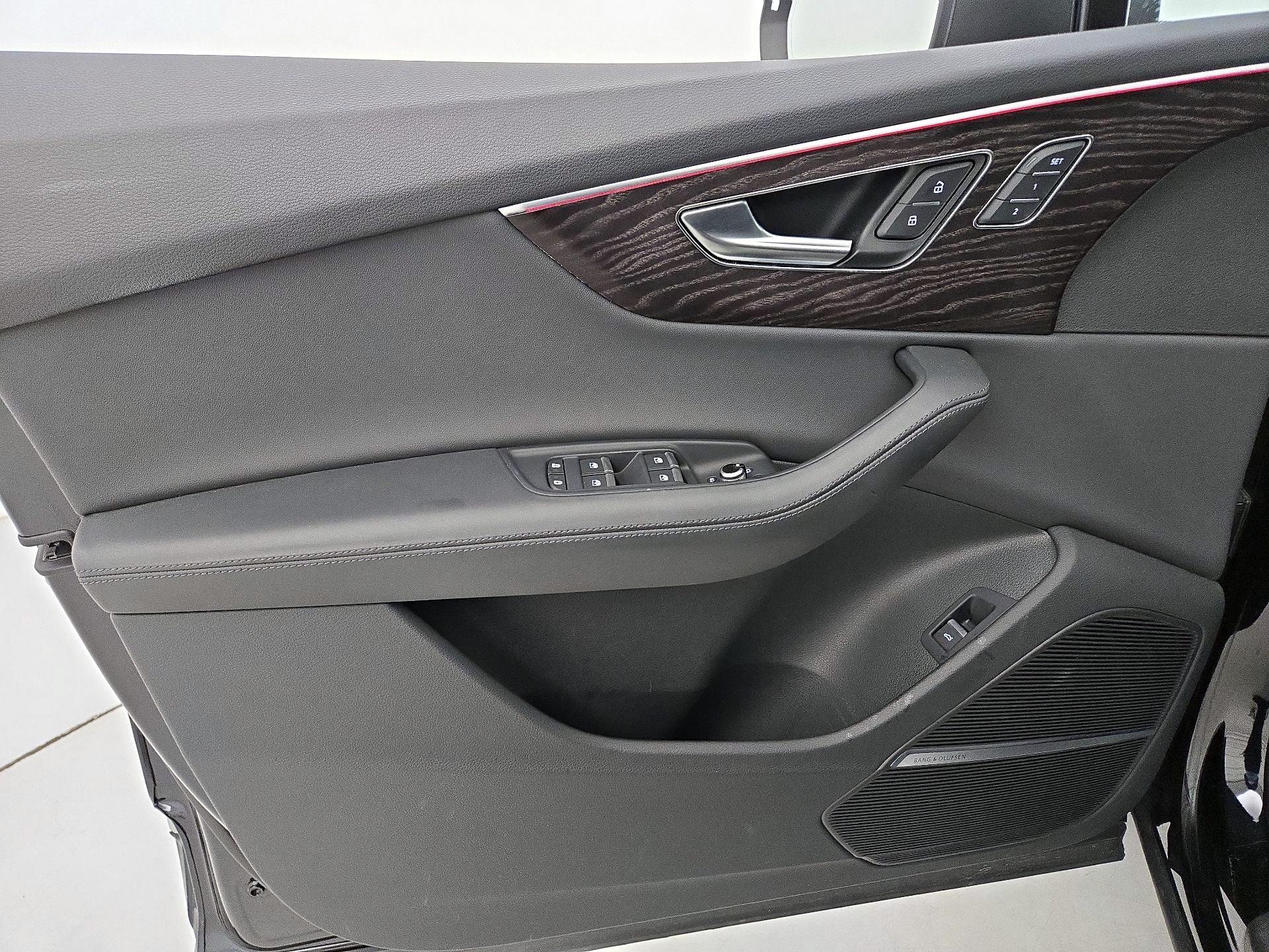 Thumbnail: 2021 Audi Q7 - 12