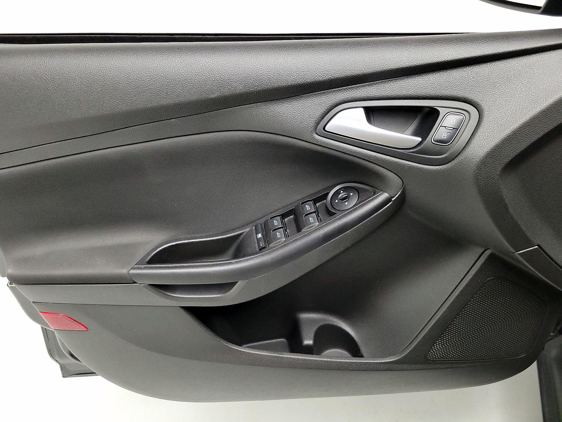 Thumbnail: 2017 Ford Focus - 12