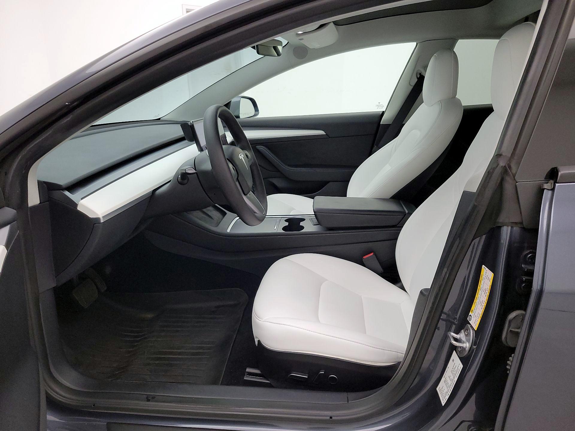 Thumbnail: 2023 Tesla Model 3 - 11