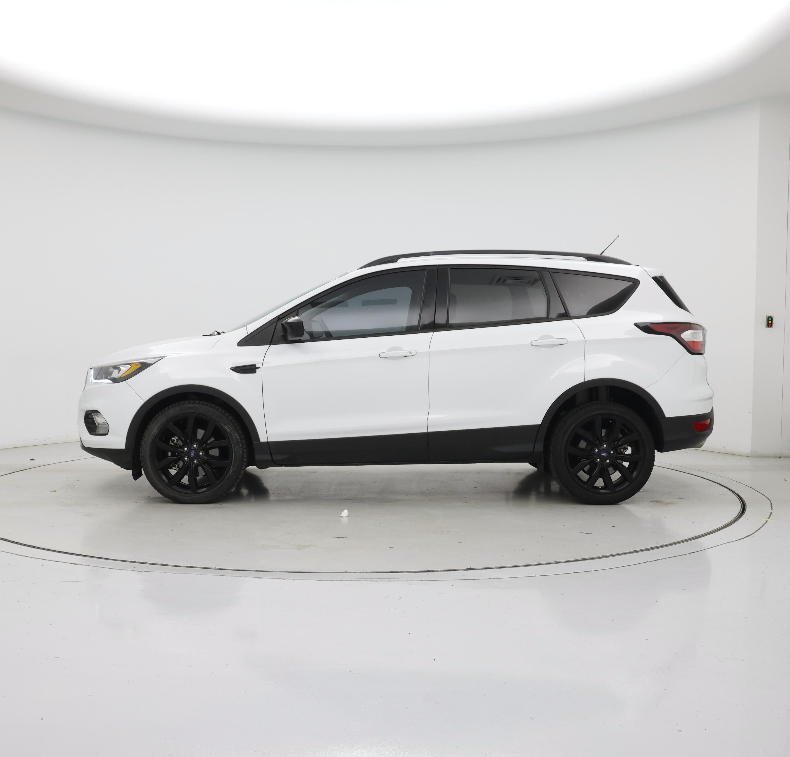 Thumbnail: 2017 Ford Escape - 3