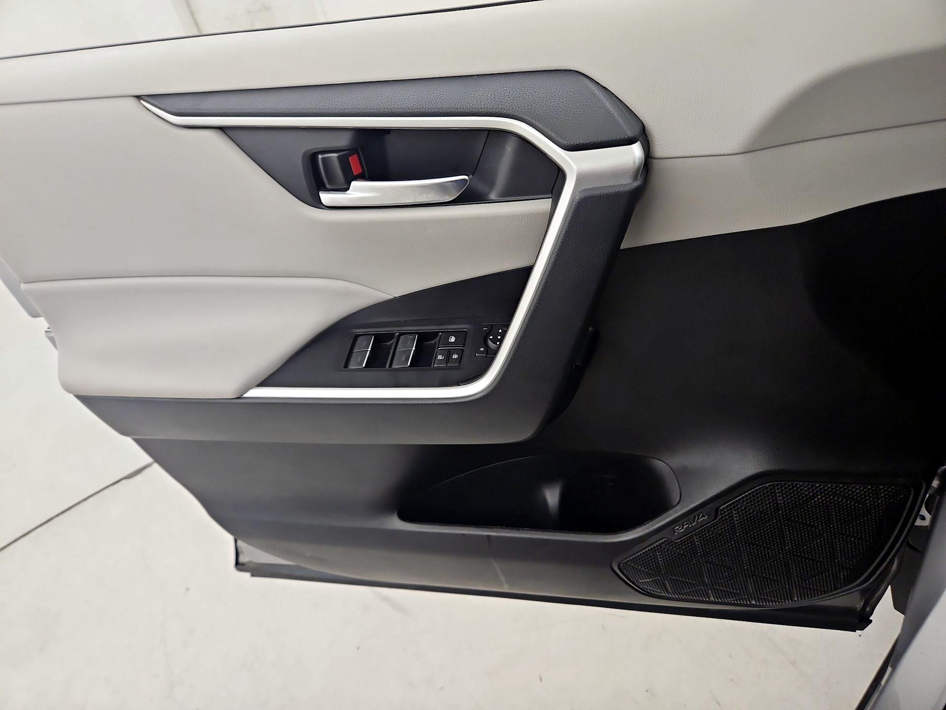 Thumbnail: 2022 Toyota RAV4 - 12