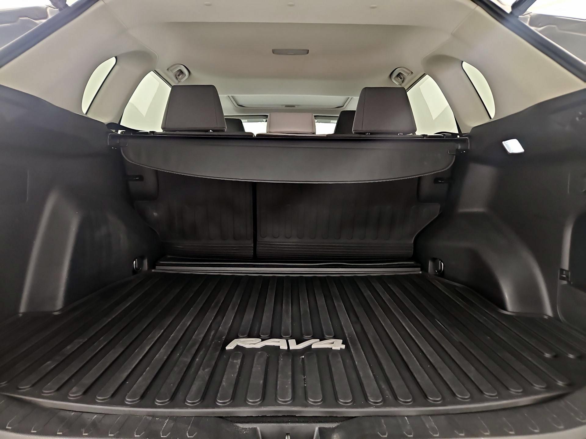 Thumbnail: 2022 Toyota RAV4 - 19