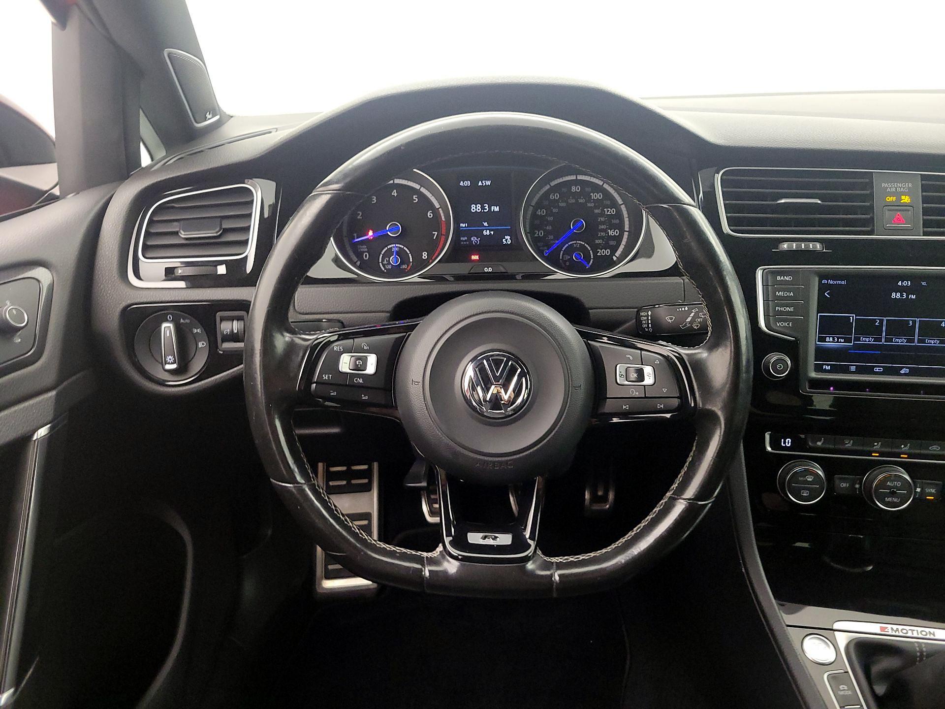 Thumbnail: 2017 Volkswagen Golf - 10