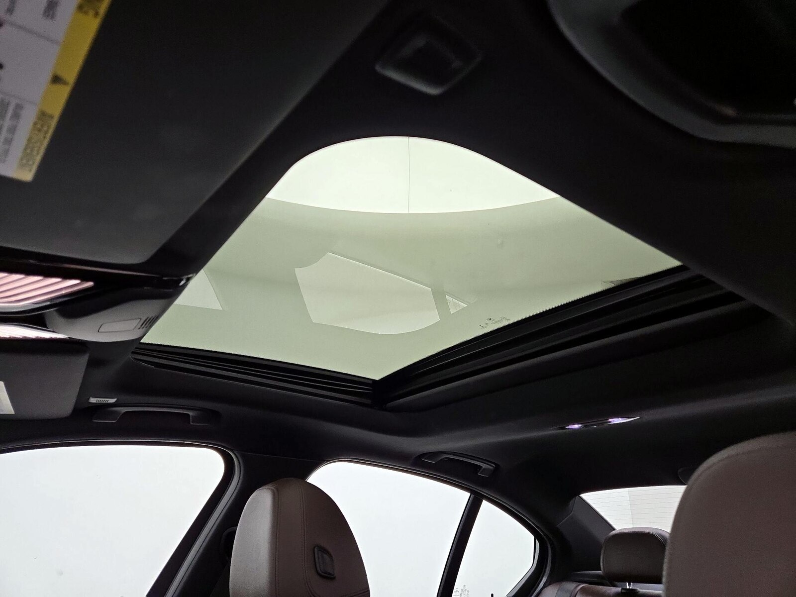 Sunroof(s) & Overhead Airbags