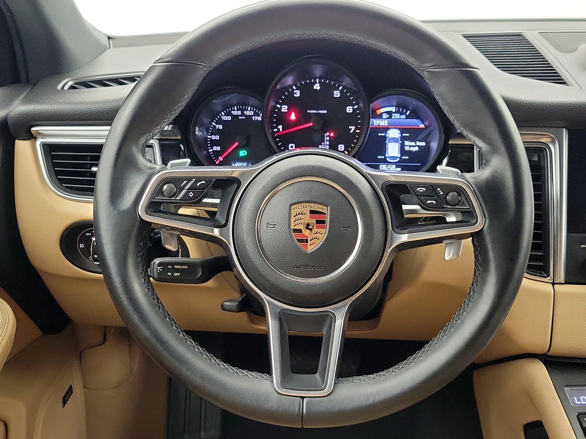 Thumbnail: 2018 Porsche Macan - 10